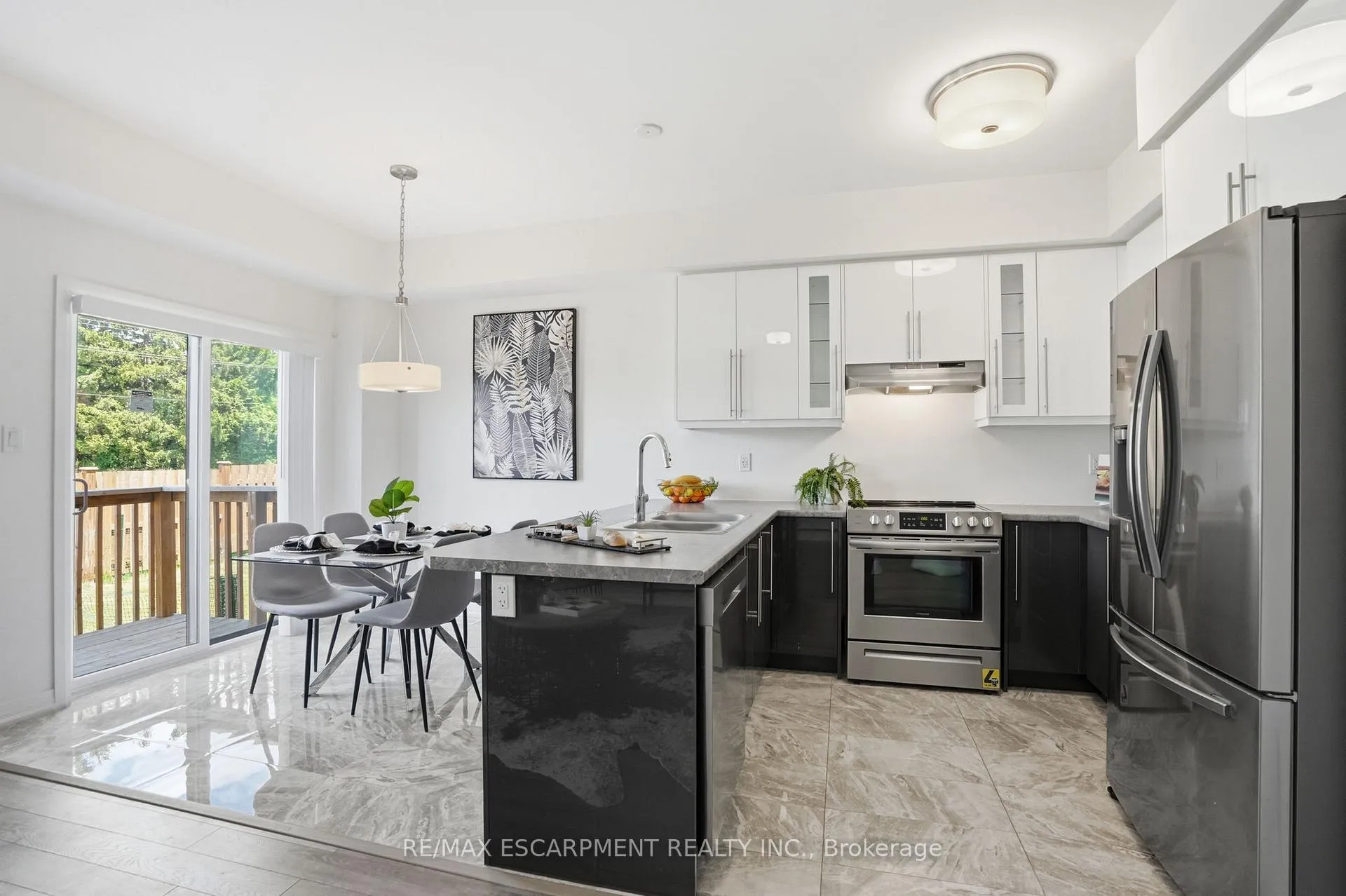 Photo 16 of 5 George Brier Drive W, Brant, Paris — HOMEH