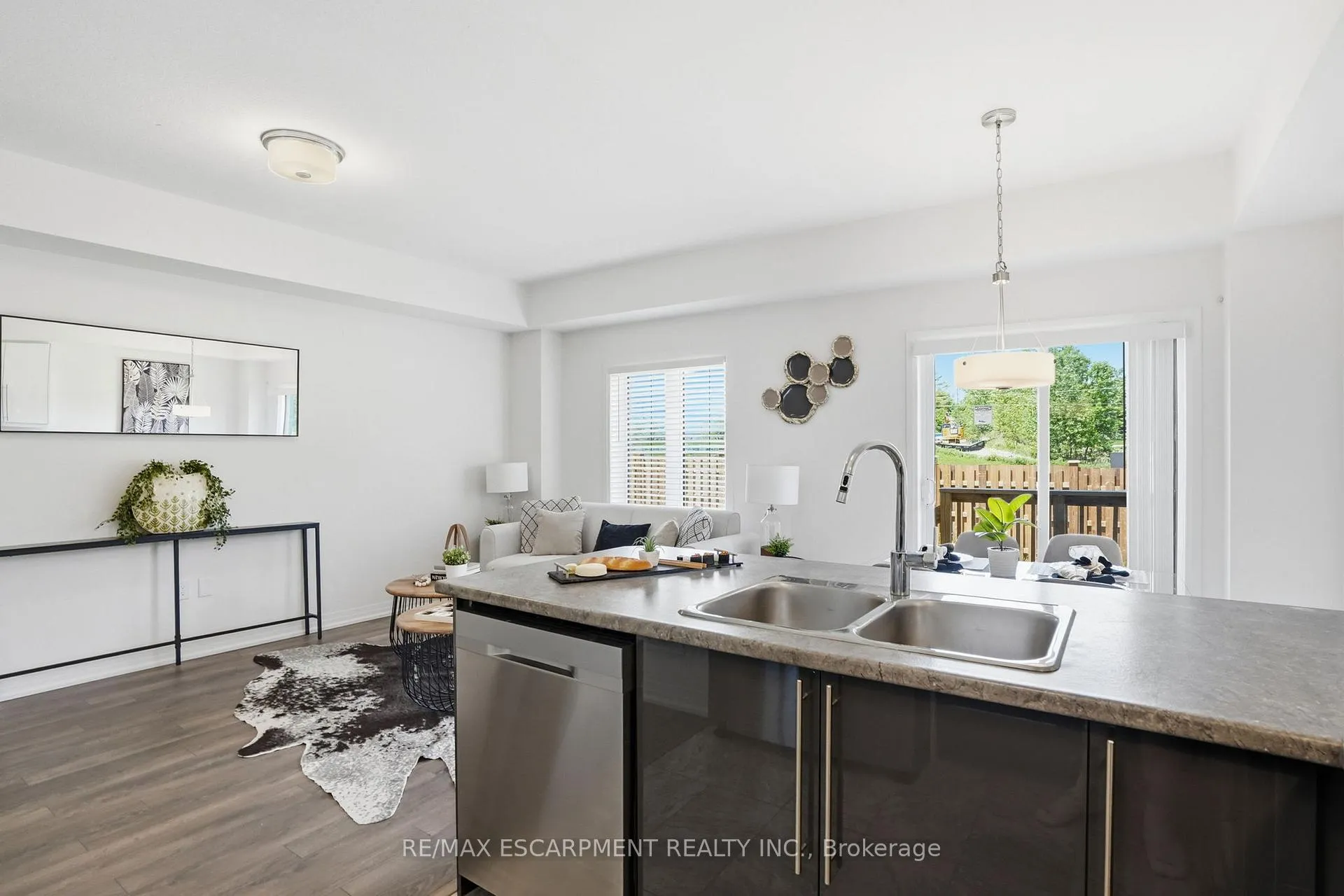 Photo 17 of 5 George Brier Drive W, Brant, Paris — HOMEH