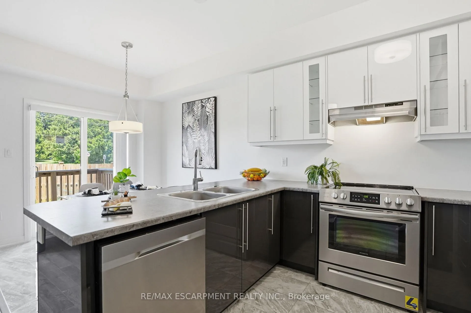 Photo 19 of 5 George Brier Drive W, Brant, Paris — HOMEH