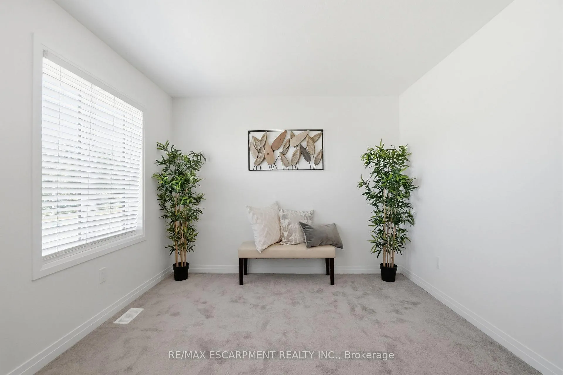 Photo 26 of 5 George Brier Drive W, Brant, Paris — HOMEH