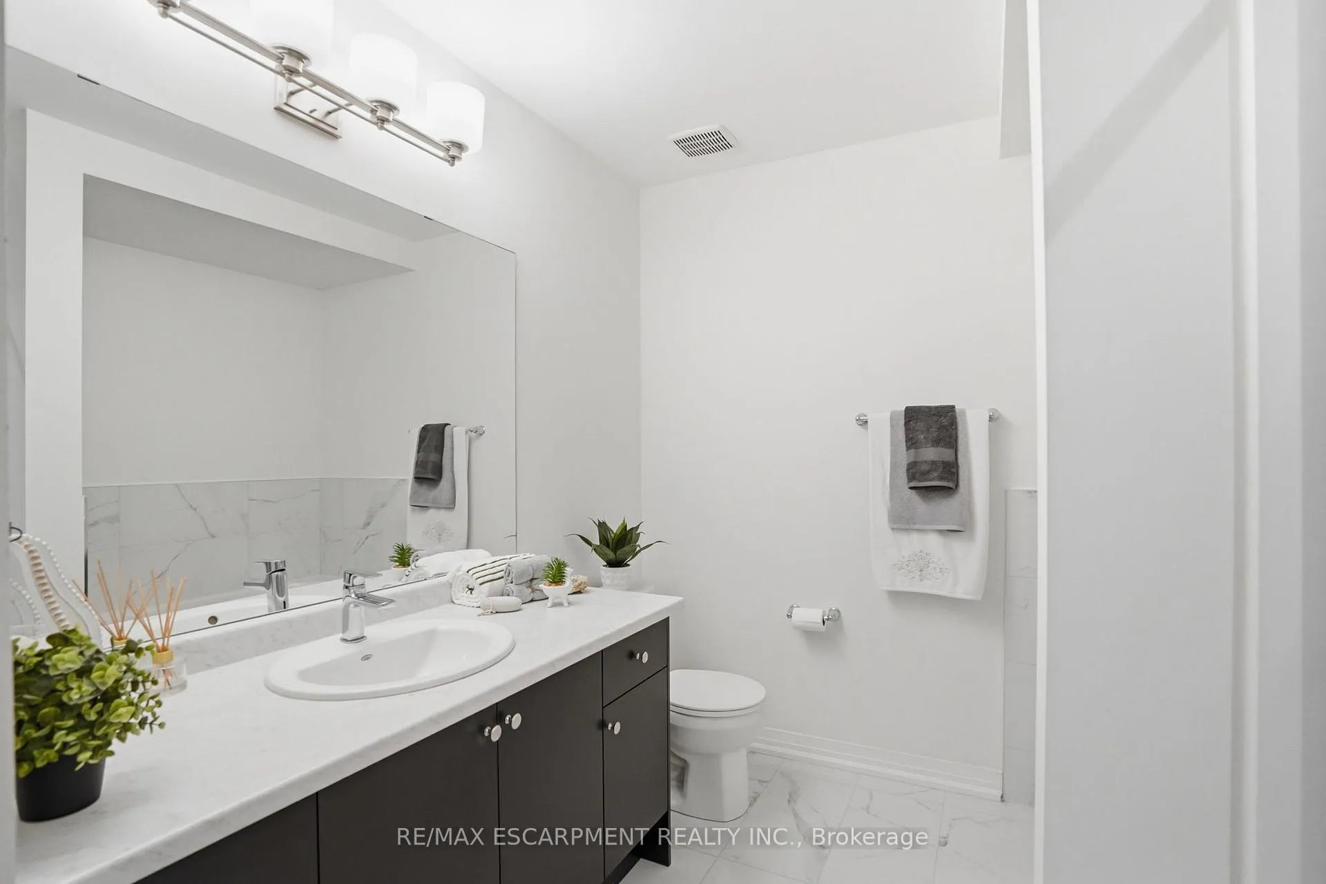 Photo 28 of 5 George Brier Drive W, Brant, Paris — HOMEH