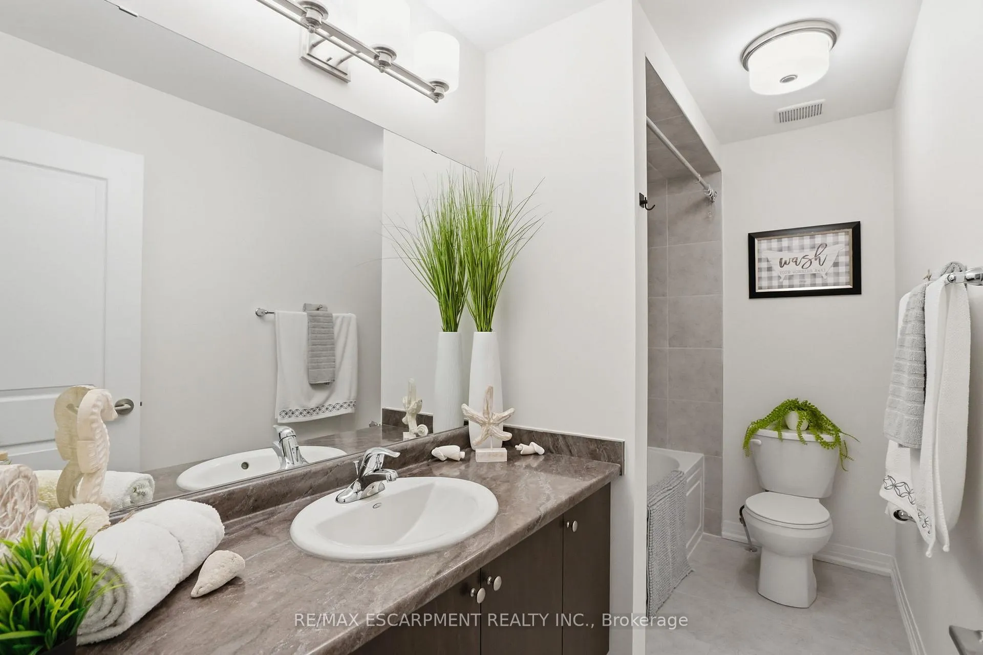 Photo 32 of 5 George Brier Drive W, Brant, Paris — HOMEH