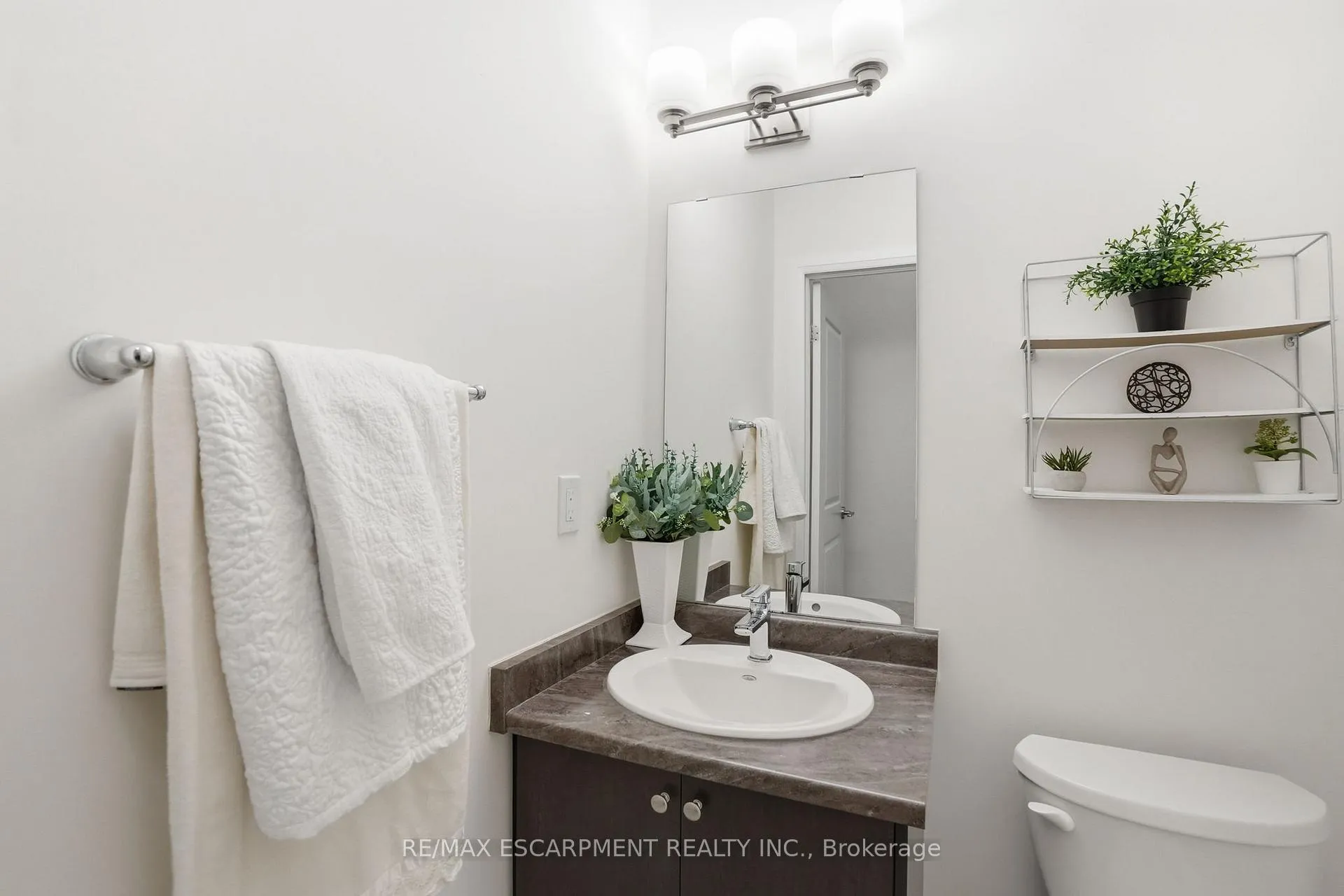 Photo 40 of 5 George Brier Drive W, Brant, Paris — HOMEH