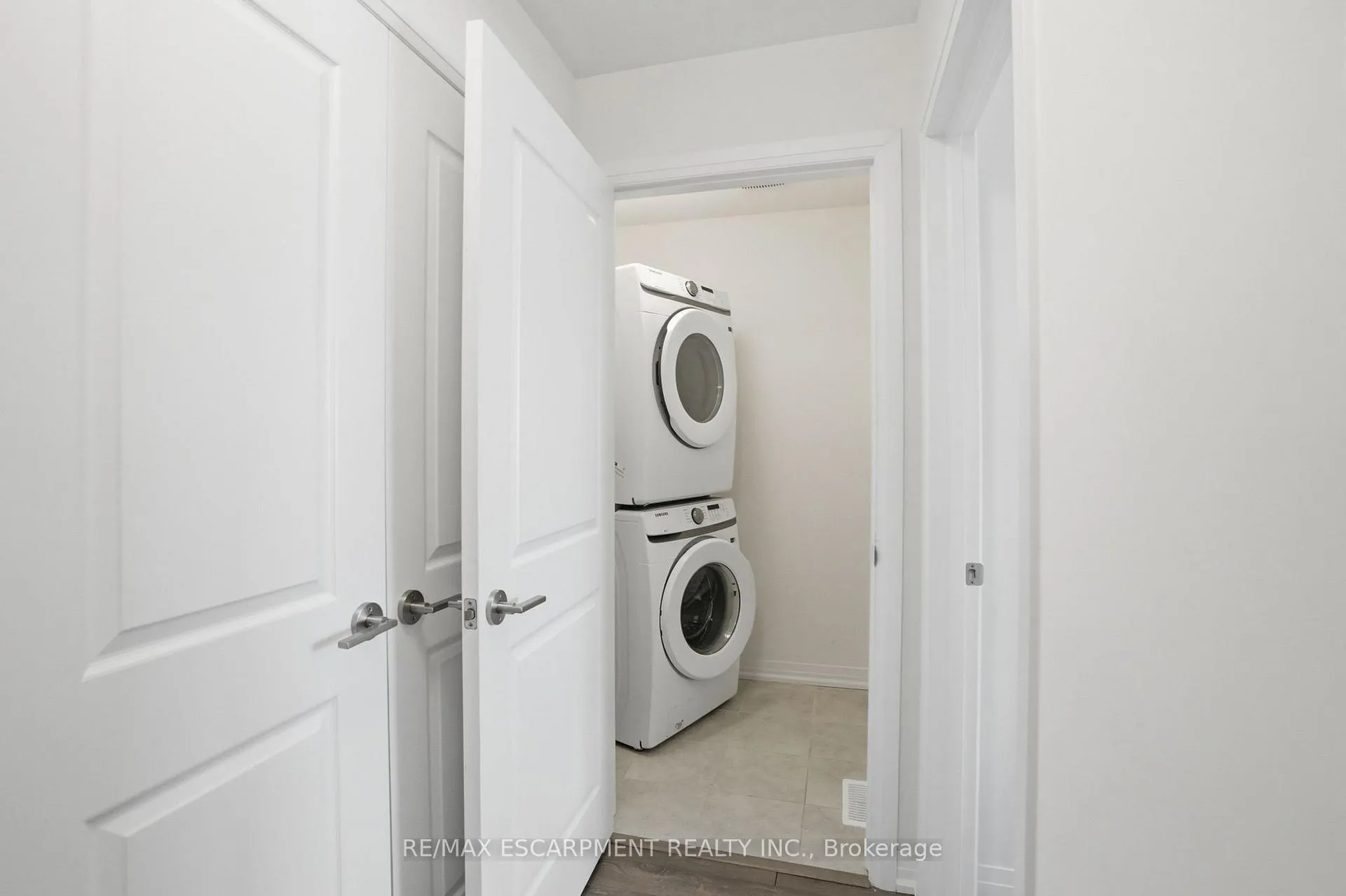 Photo 42 of 5 George Brier Drive W, Brant, Paris — HOMEH