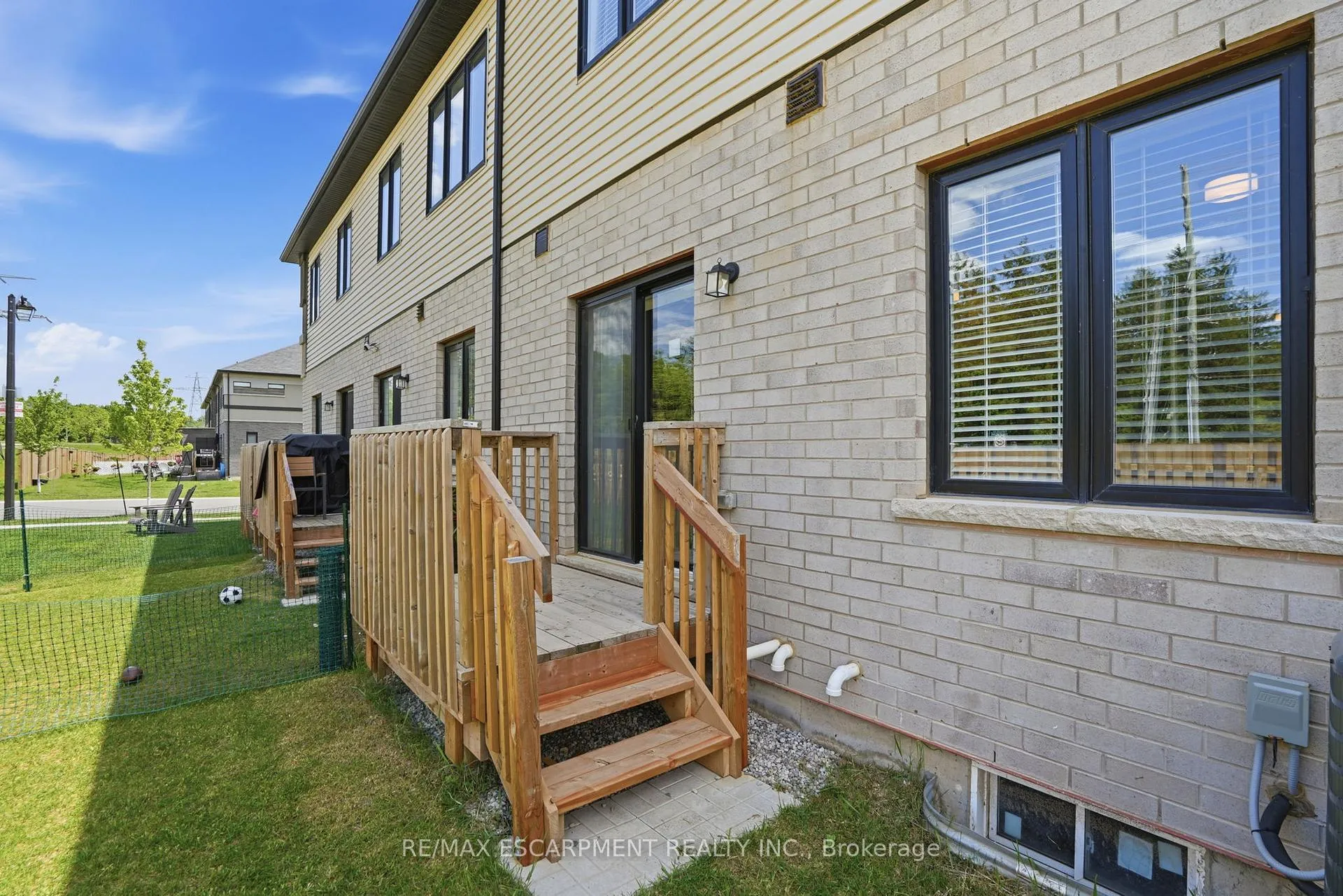 Photo 49 of 5 George Brier Drive W, Brant, Paris — HOMEH
