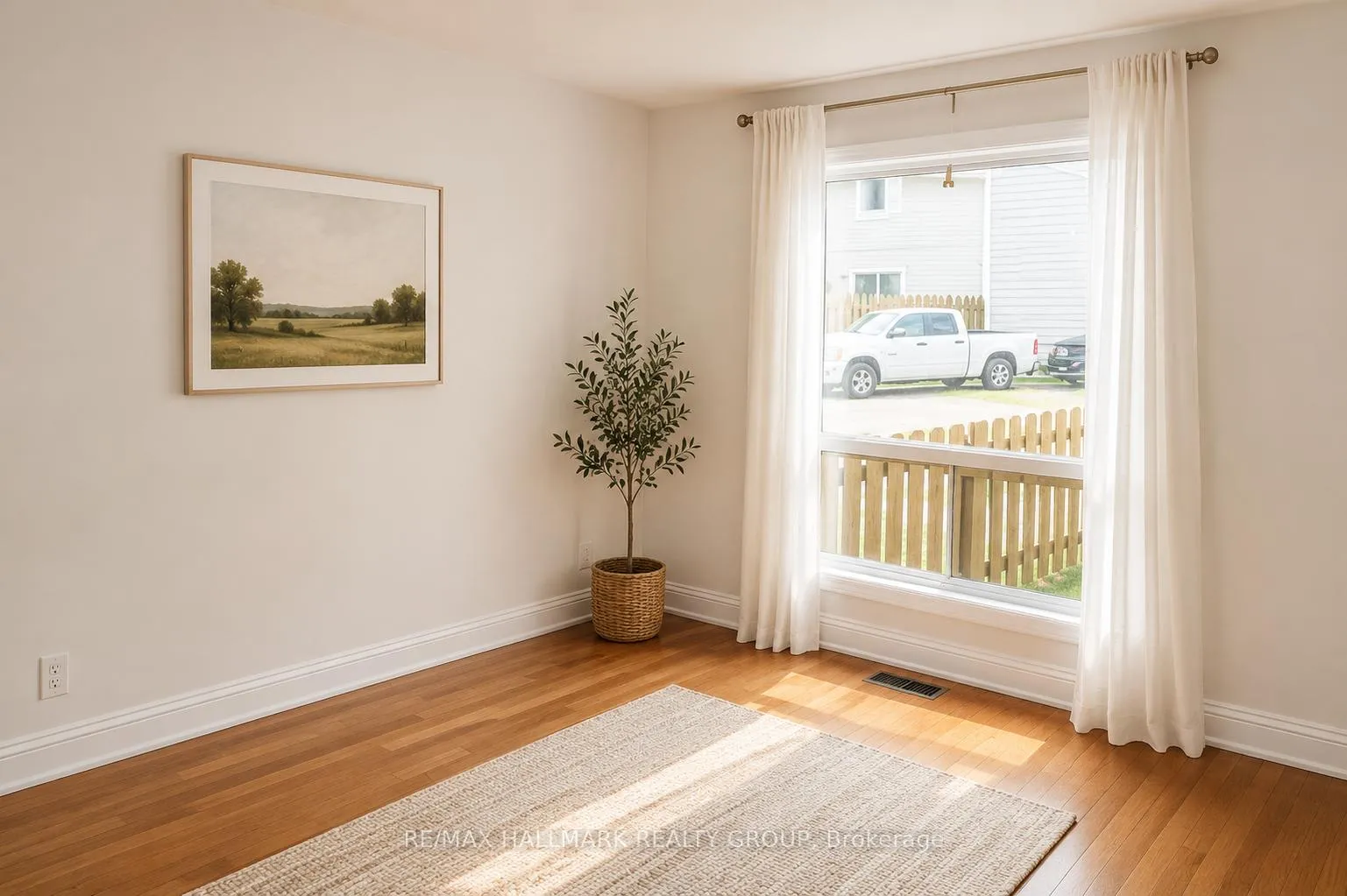 Photo 2 of 1374 Perez Crescent, Ottawa, Carson Grove — HOMEH