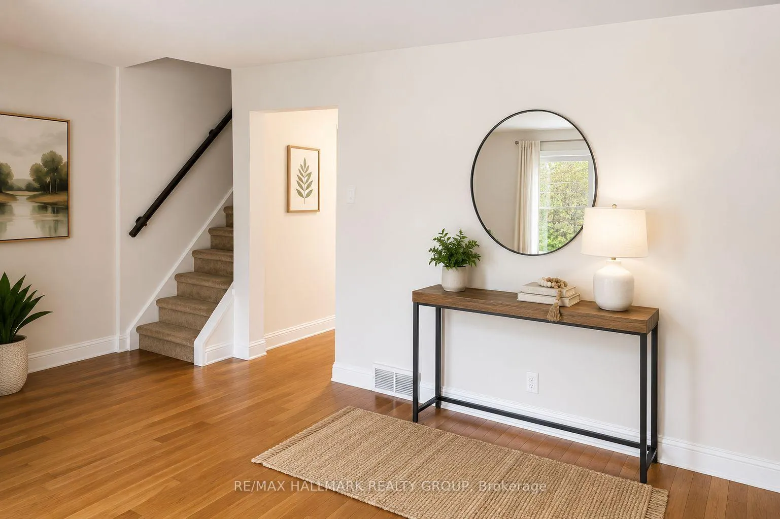 Photo 3 of 1374 Perez Crescent, Ottawa, Carson Grove — HOMEH
