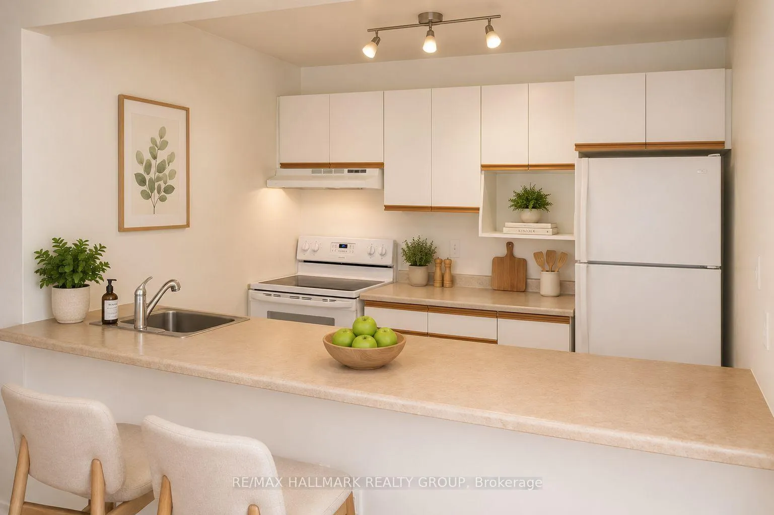 Photo 5 of 1374 Perez Crescent, Ottawa, Carson Grove — HOMEH