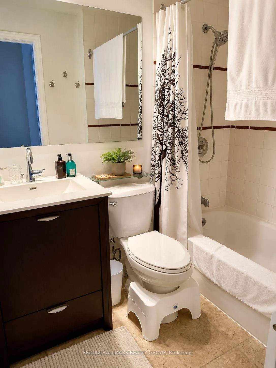 Photo 11 of 1374 Perez Crescent, Ottawa, Carson Grove — HOMEH