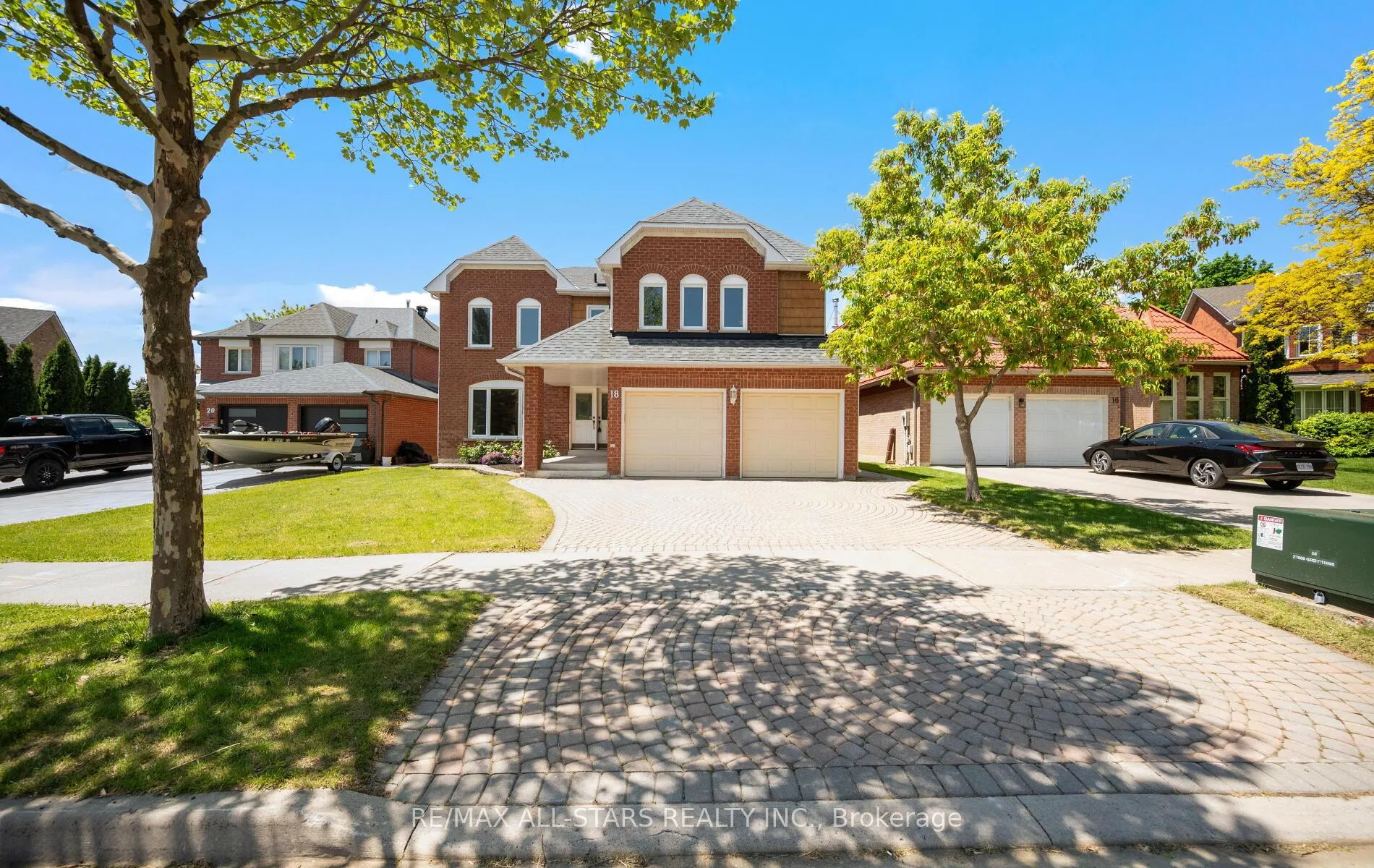 Photo 1 of 18 Lismer Court, Markham, Unionville — HOMEH