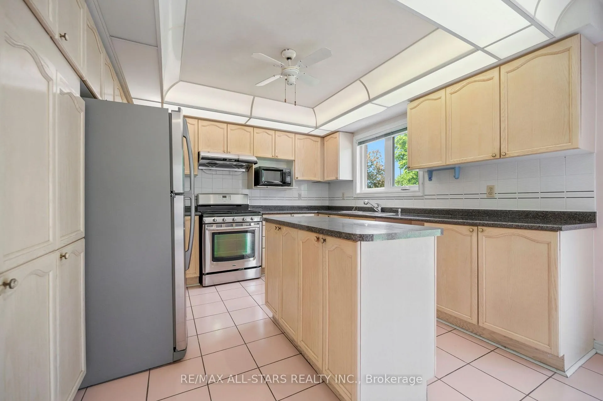 Photo 14 of 18 Lismer Court, Markham, Unionville — HOMEH