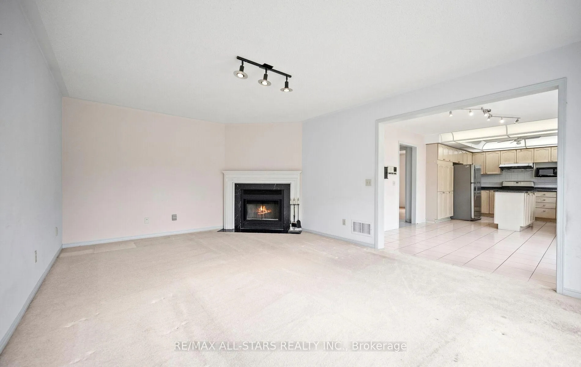 Photo 20 of 18 Lismer Court, Markham, Unionville — HOMEH