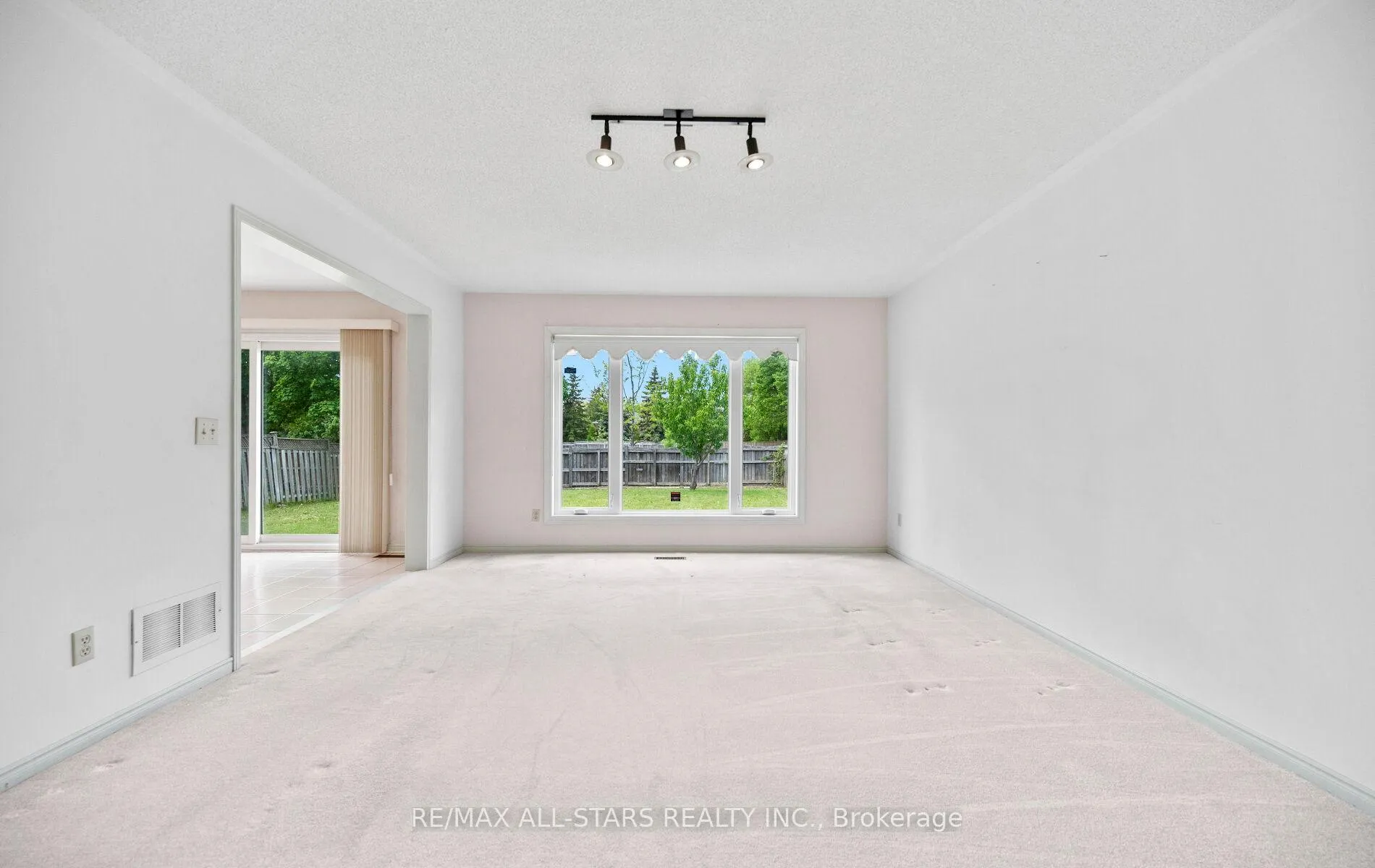 Photo 21 of 18 Lismer Court, Markham, Unionville — HOMEH
