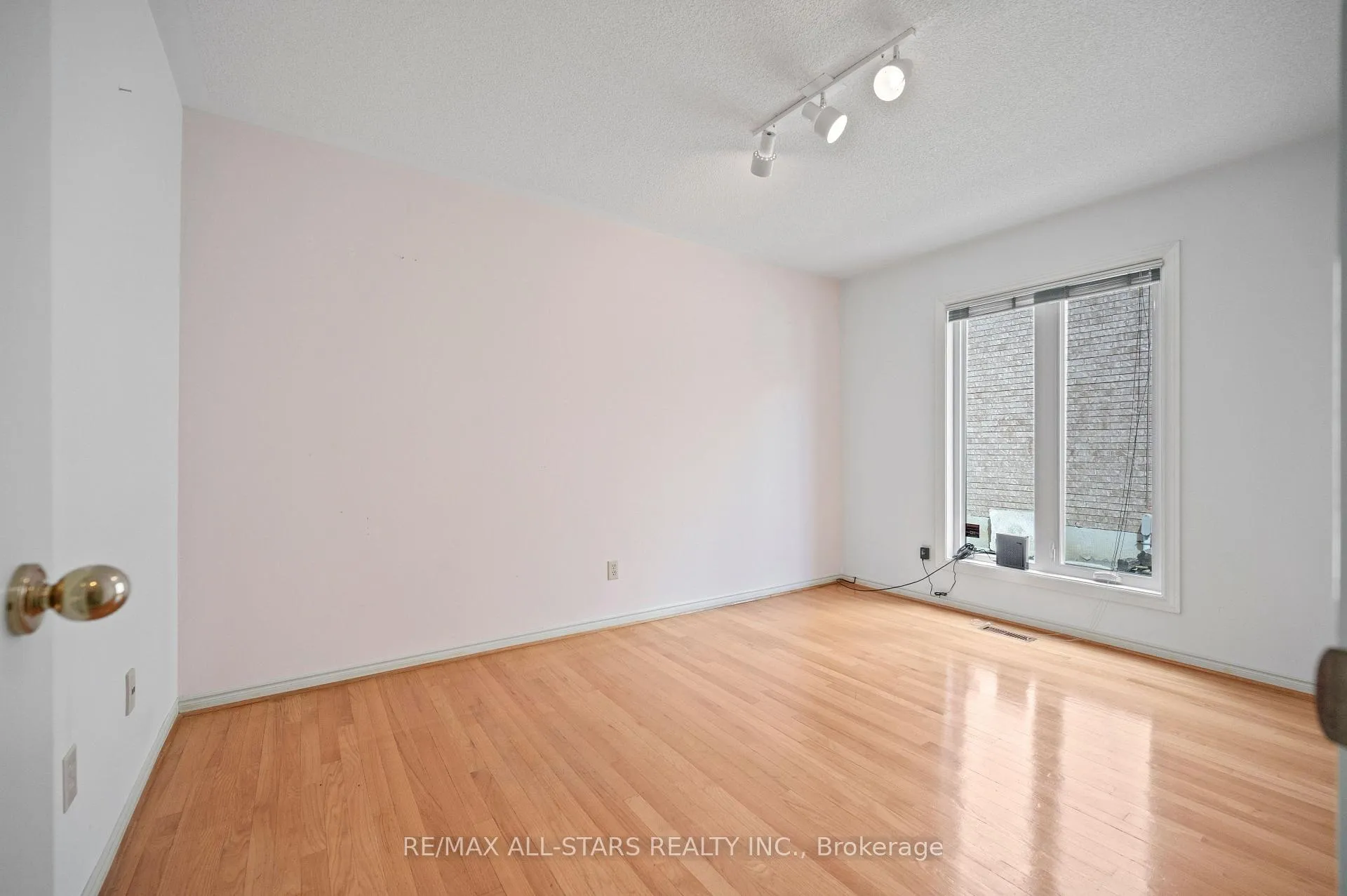 Photo 22 of 18 Lismer Court, Markham, Unionville — HOMEH