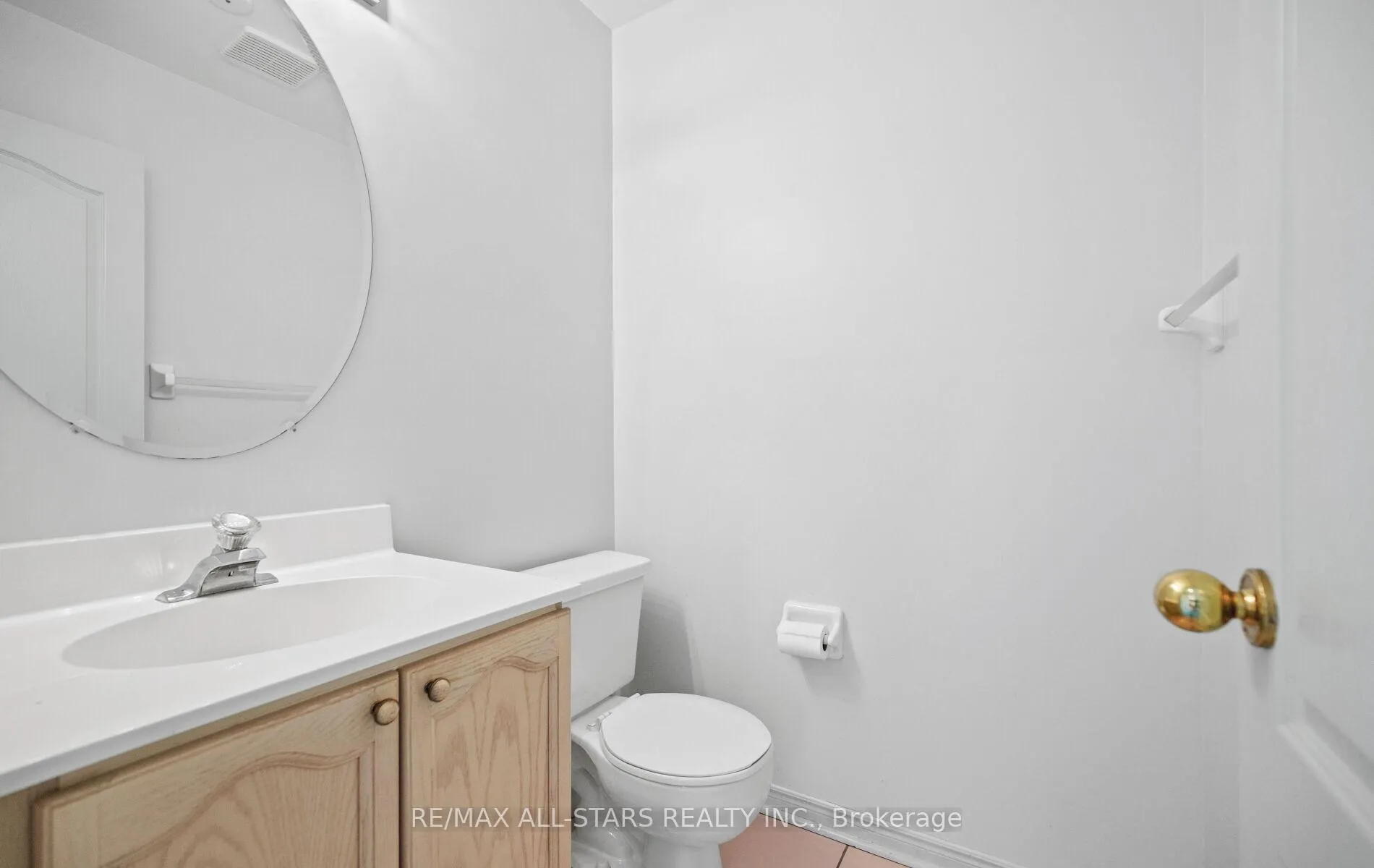 Photo 24 of 18 Lismer Court, Markham, Unionville — HOMEH