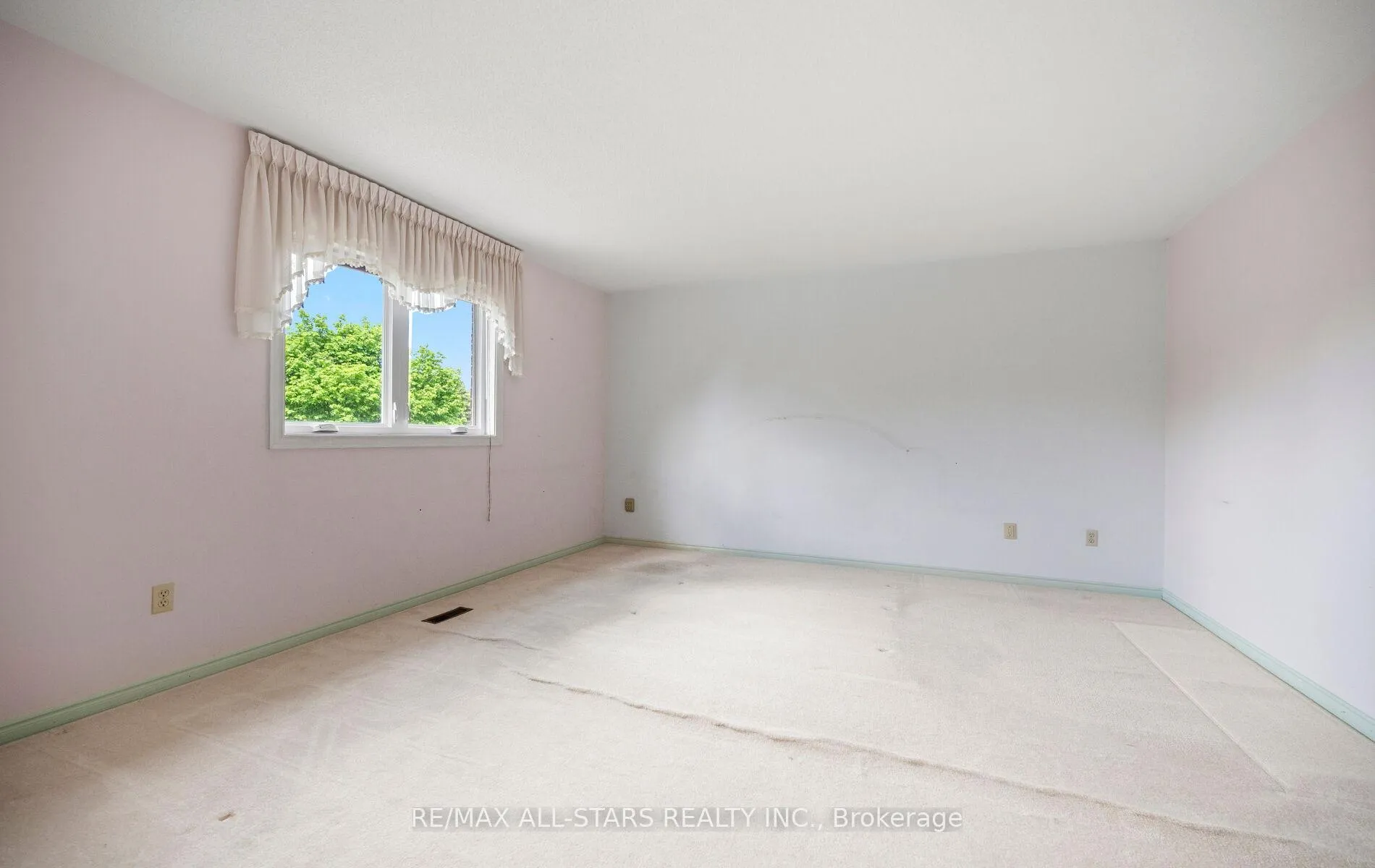 Photo 28 of 18 Lismer Court, Markham, Unionville — HOMEH