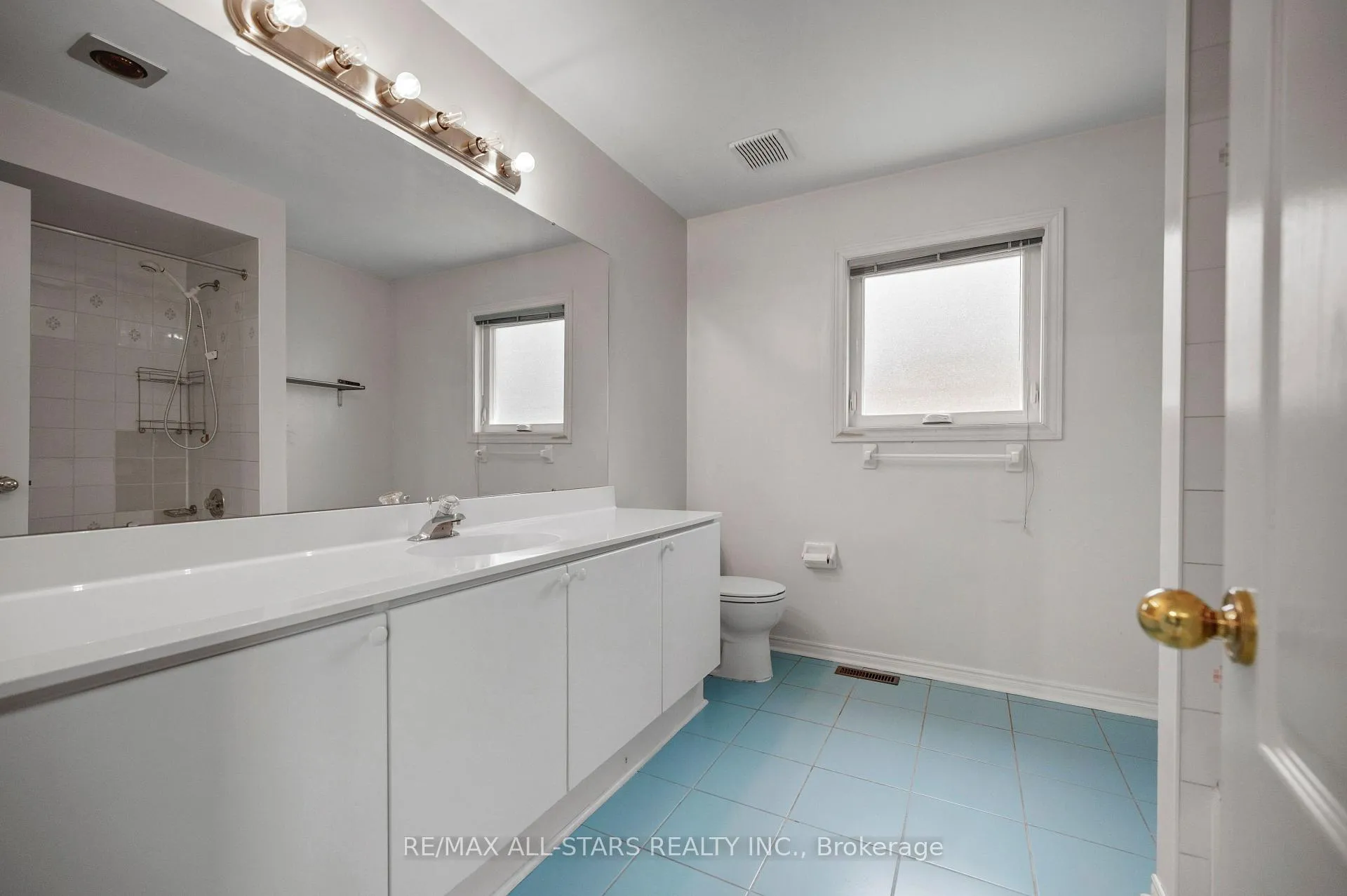 Photo 31 of 18 Lismer Court, Markham, Unionville — HOMEH