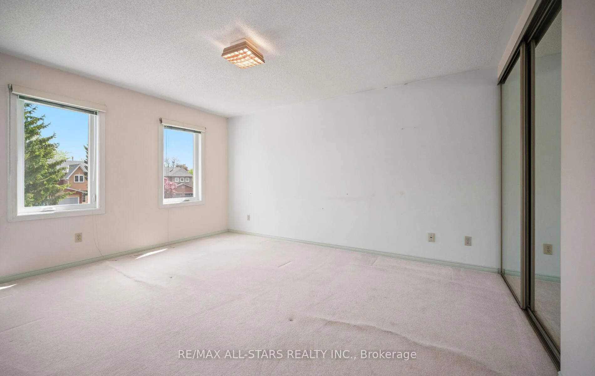 Photo 33 of 18 Lismer Court, Markham, Unionville — HOMEH