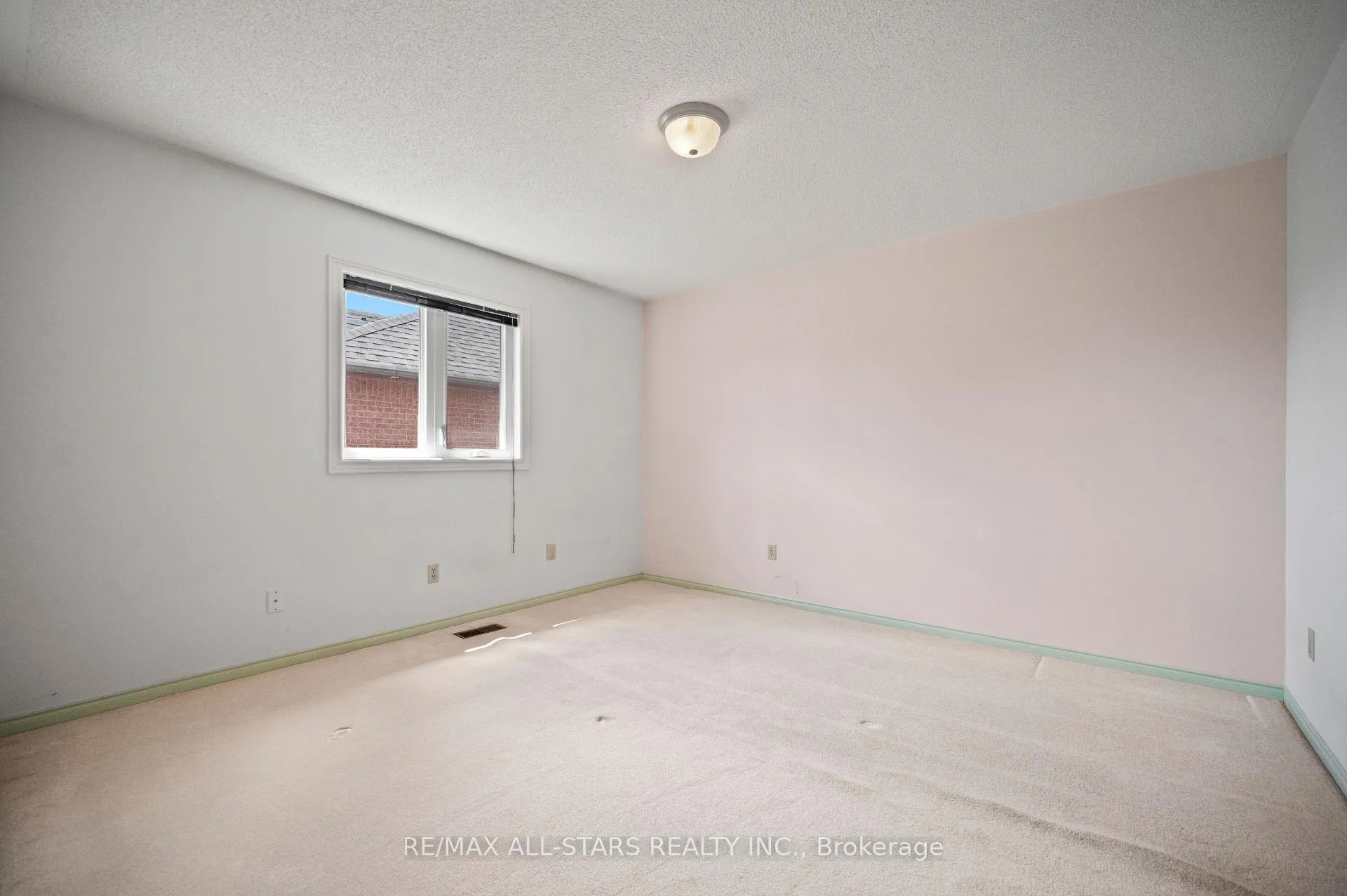 Photo 35 of 18 Lismer Court, Markham, Unionville — HOMEH