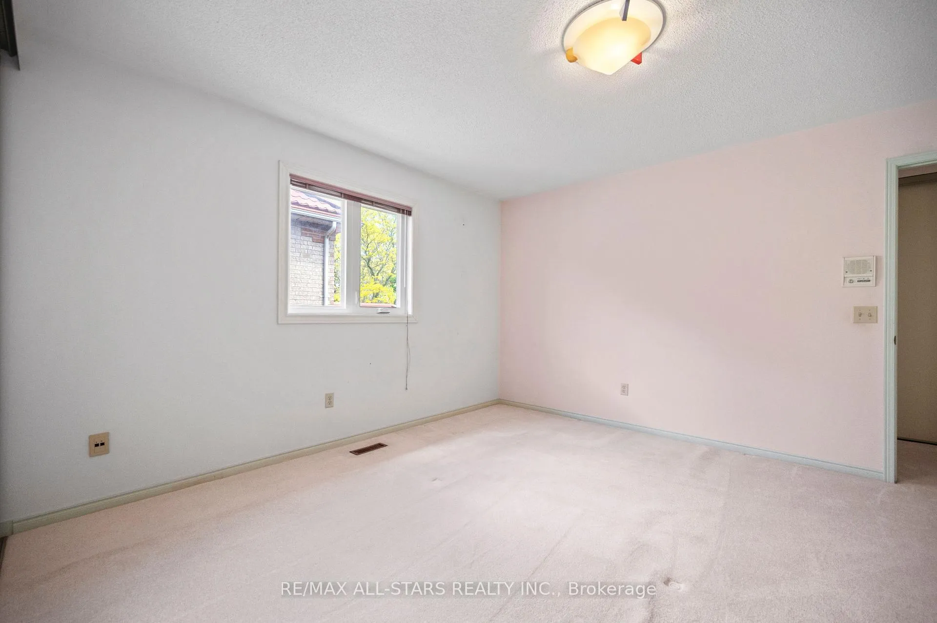 Photo 37 of 18 Lismer Court, Markham, Unionville — HOMEH