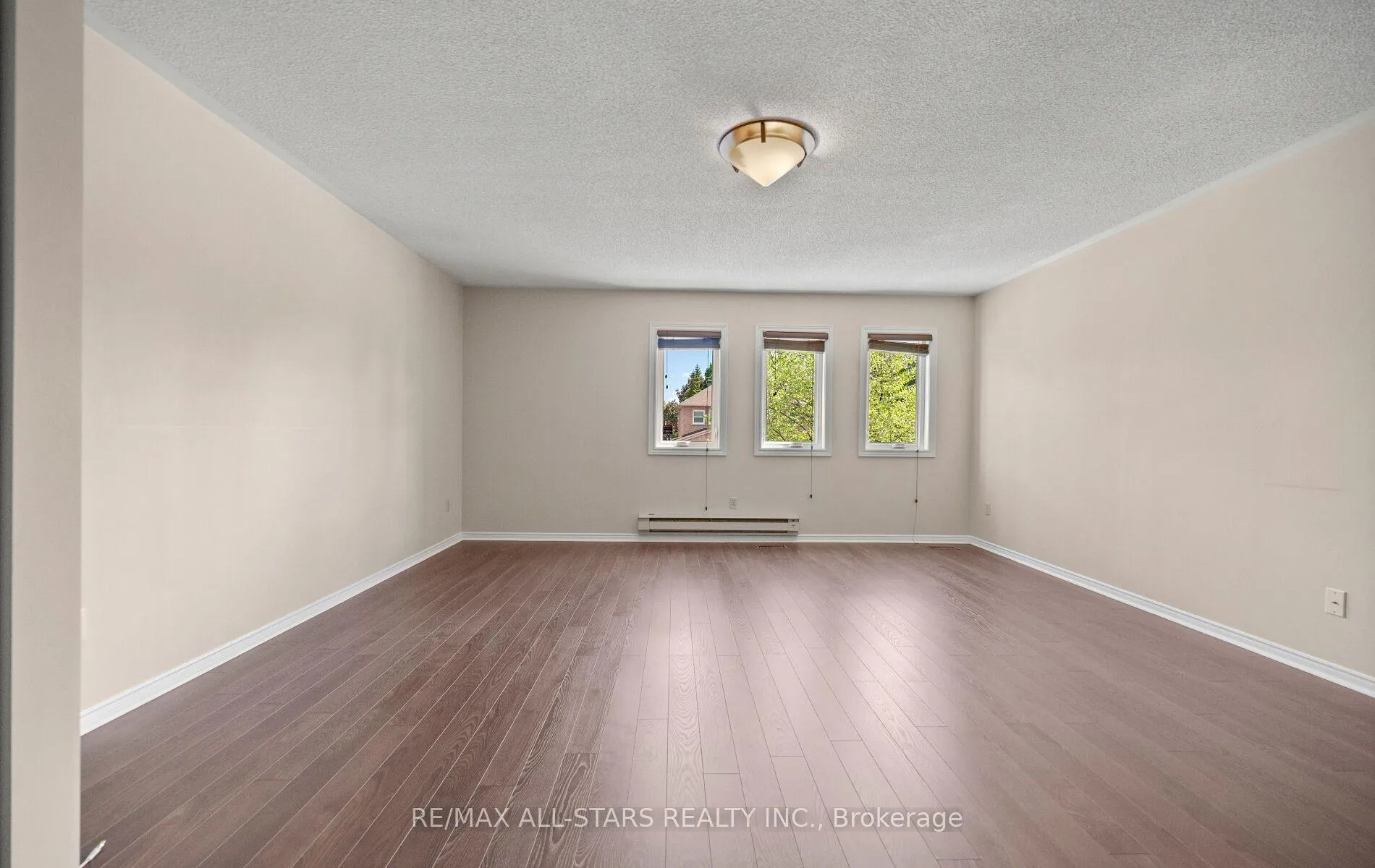 Photo 43 of 18 Lismer Court, Markham, Unionville — HOMEH