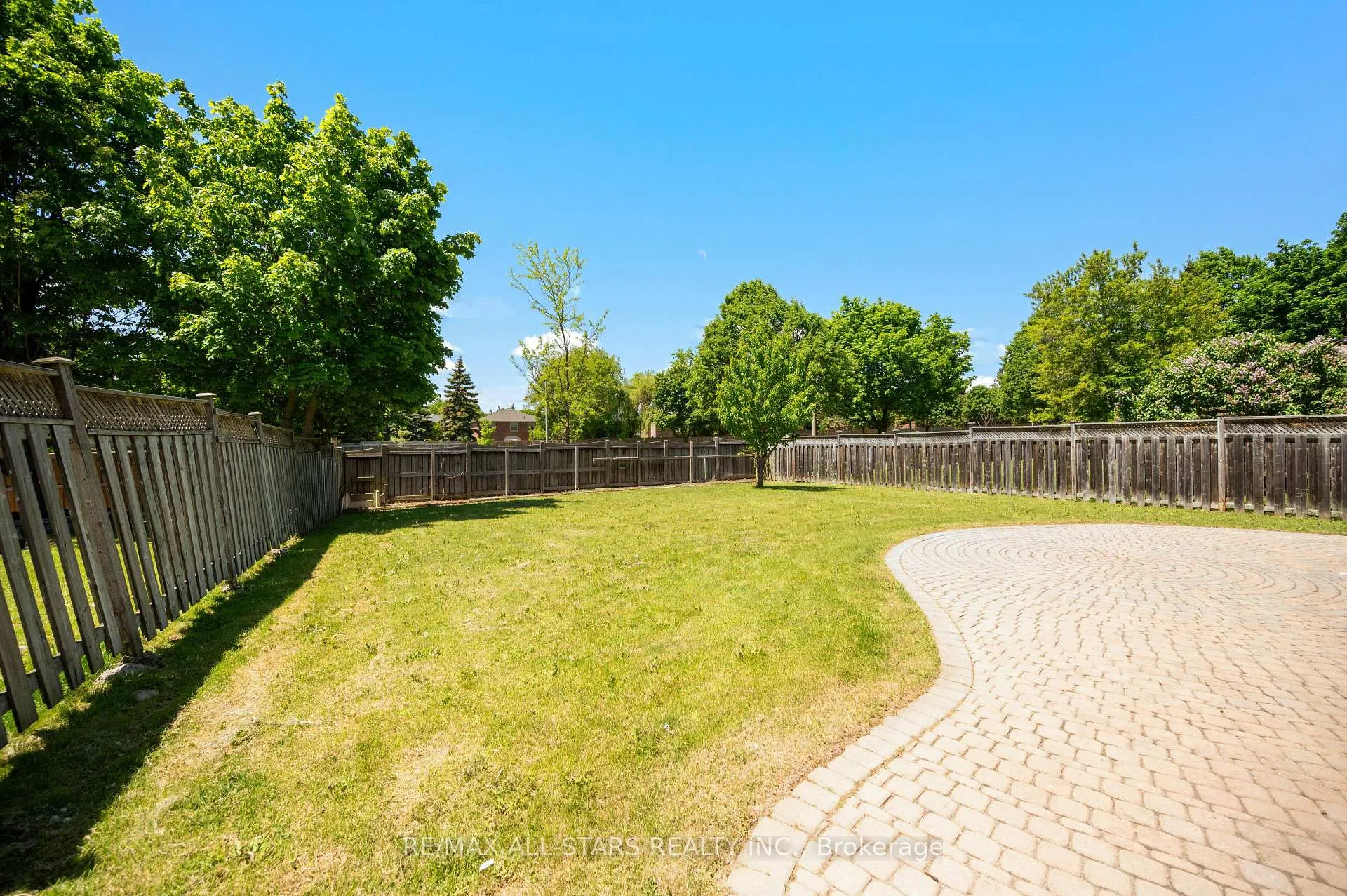 Photo 46 of 18 Lismer Court, Markham, Unionville — HOMEH