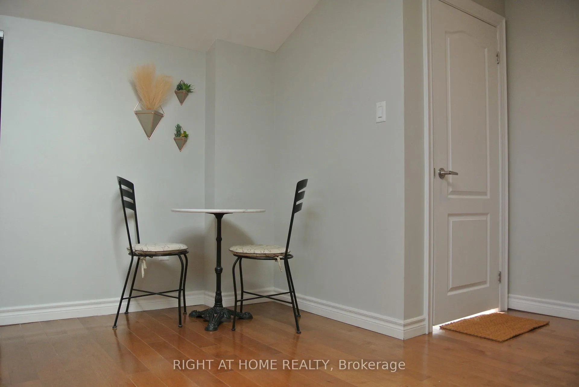 Photo 4 of Unit 1, 1088 Pearson Drive, Oakville, College Park — HOMEH