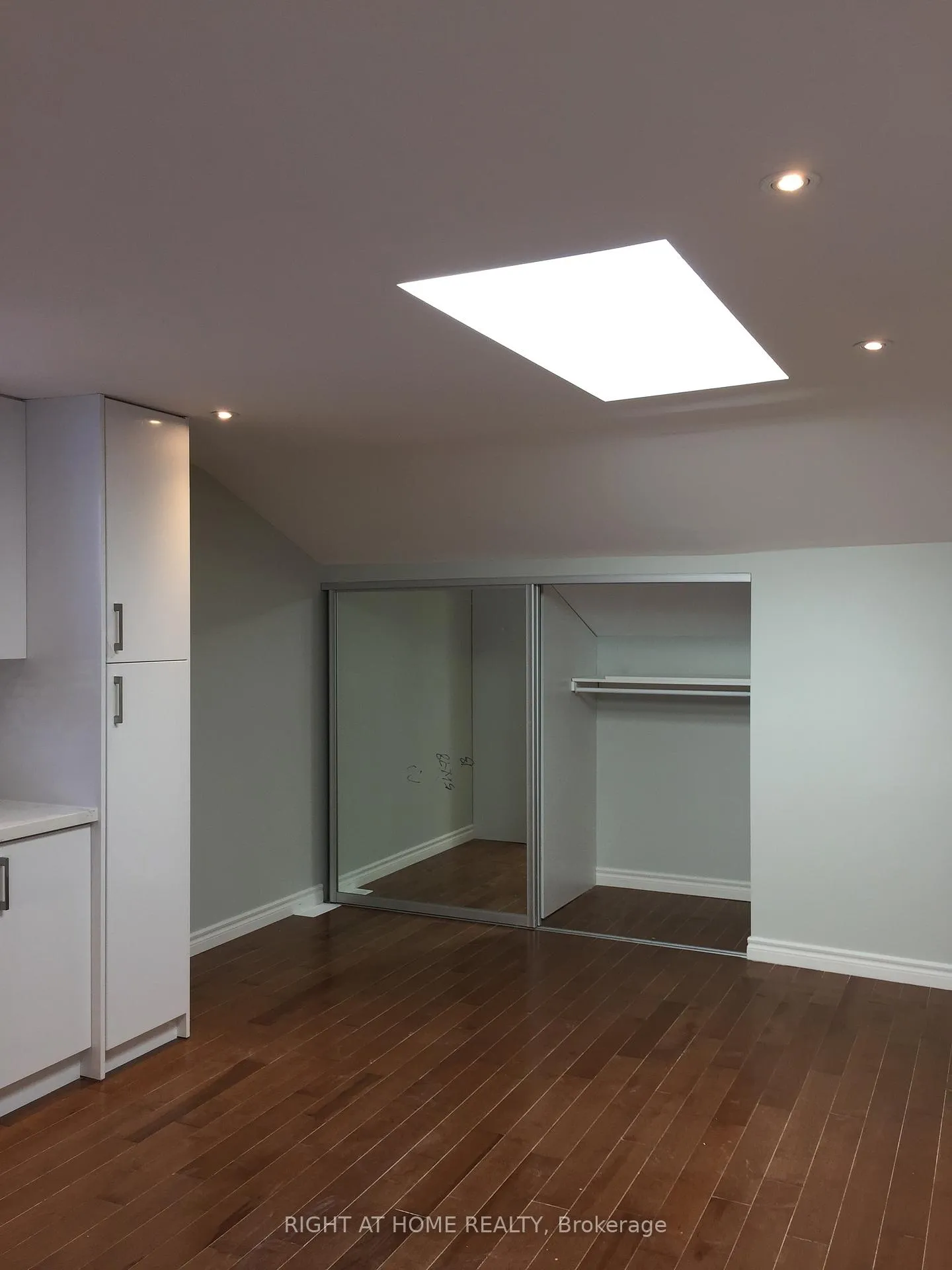 Photo 8 of Unit 1, 1088 Pearson Drive, Oakville, College Park — HOMEH