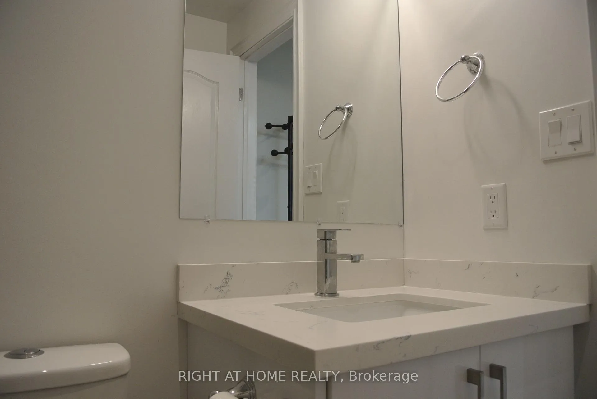 Photo 10 of Unit 1, 1088 Pearson Drive, Oakville, College Park — HOMEH