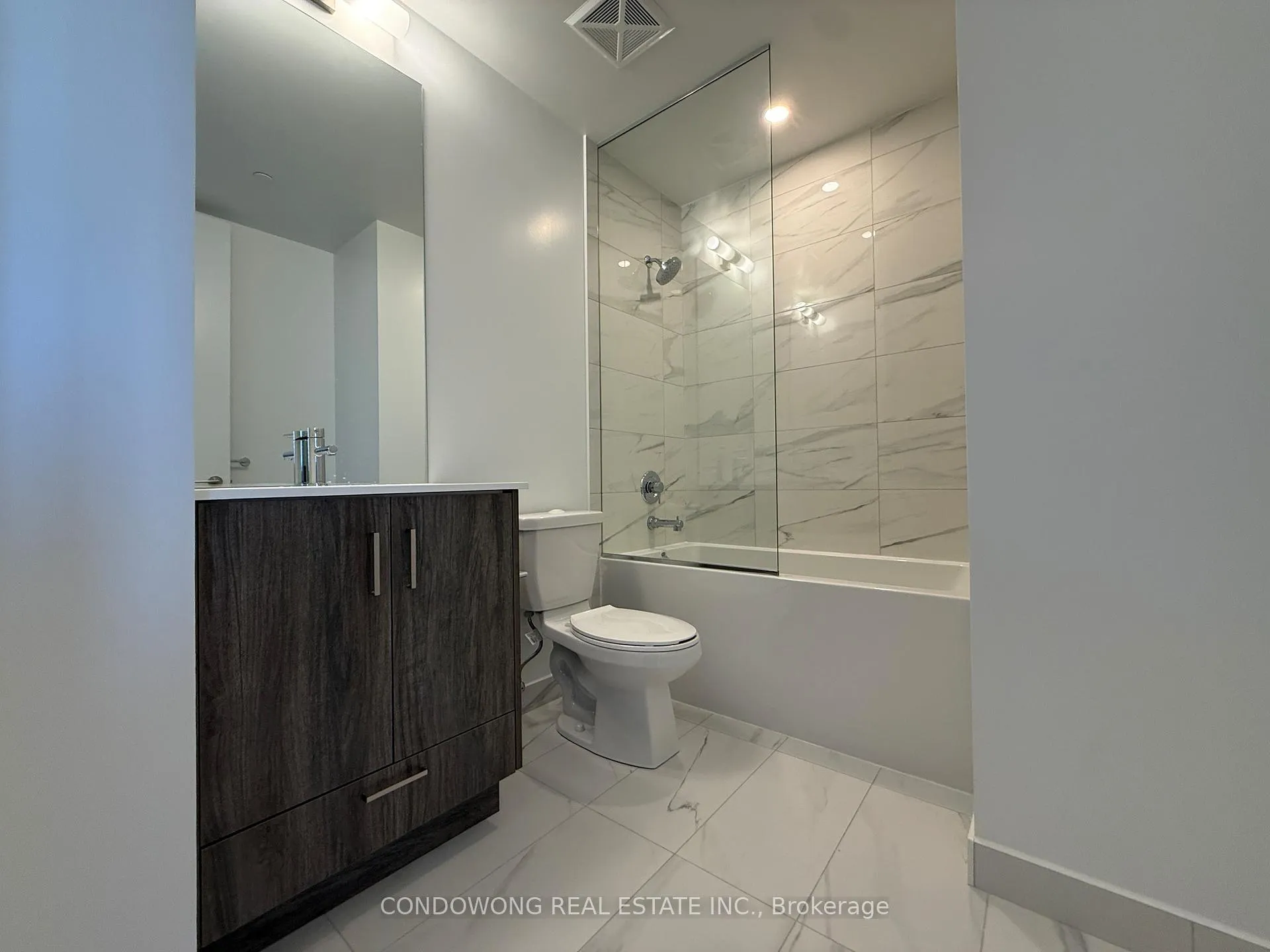 Photo 6 of Unit 2315, 180 Front Street E, Toronto, Moss Park — HOMEH