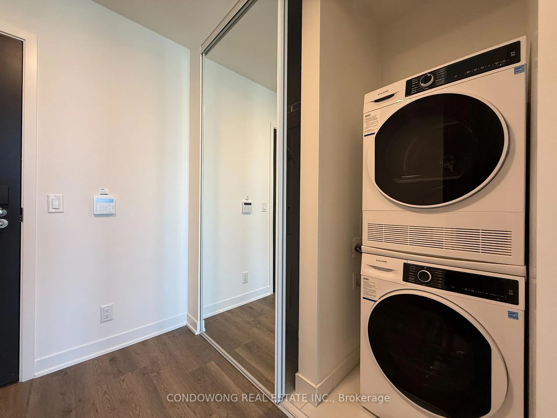 Photo 7 of Unit 2315, 180 Front Street E, Toronto, Moss Park — HOMEH
