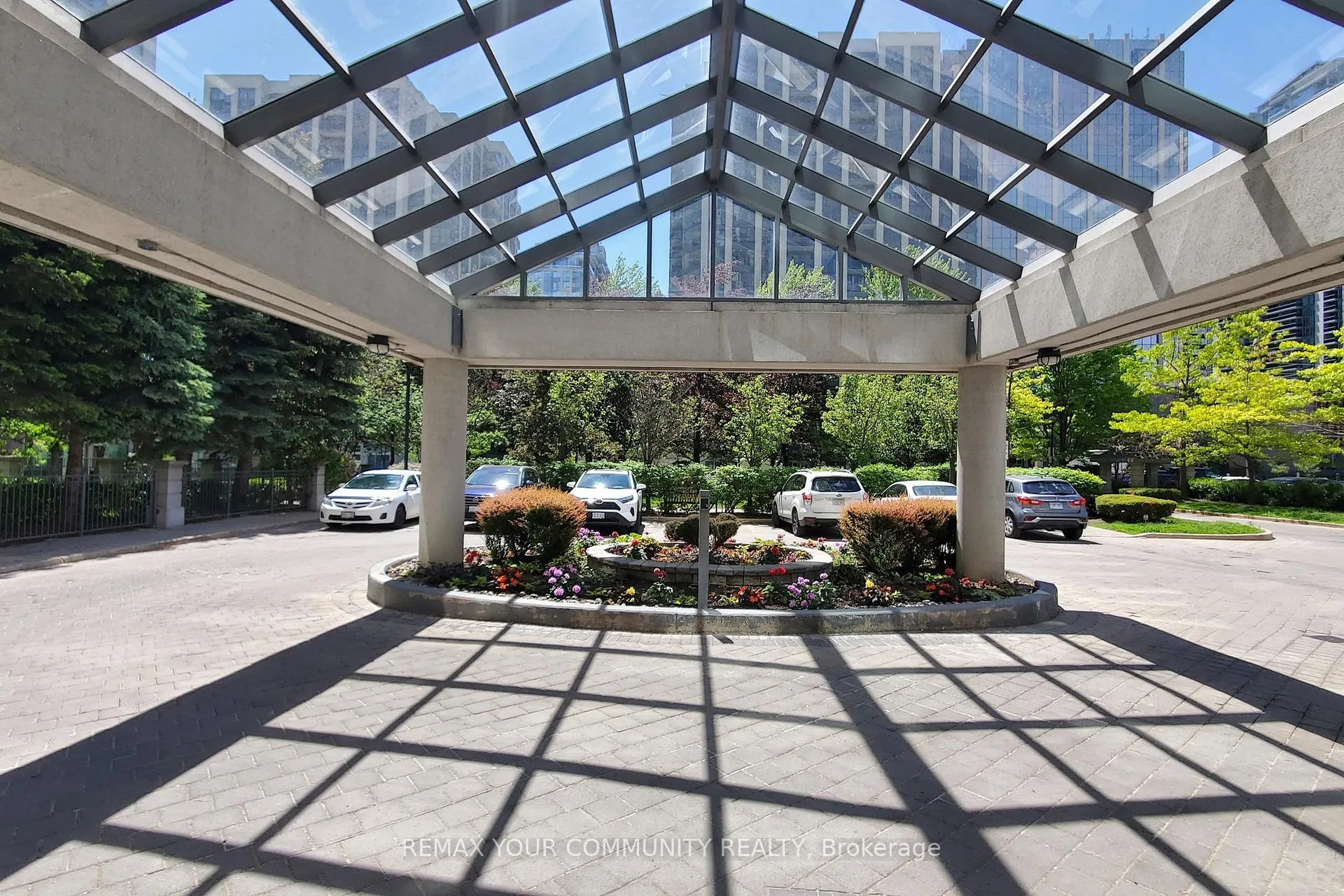 Photo 4 of Unit 1807, 21 Hillcrest Avenue, North York, Willowdale East — HOMEH