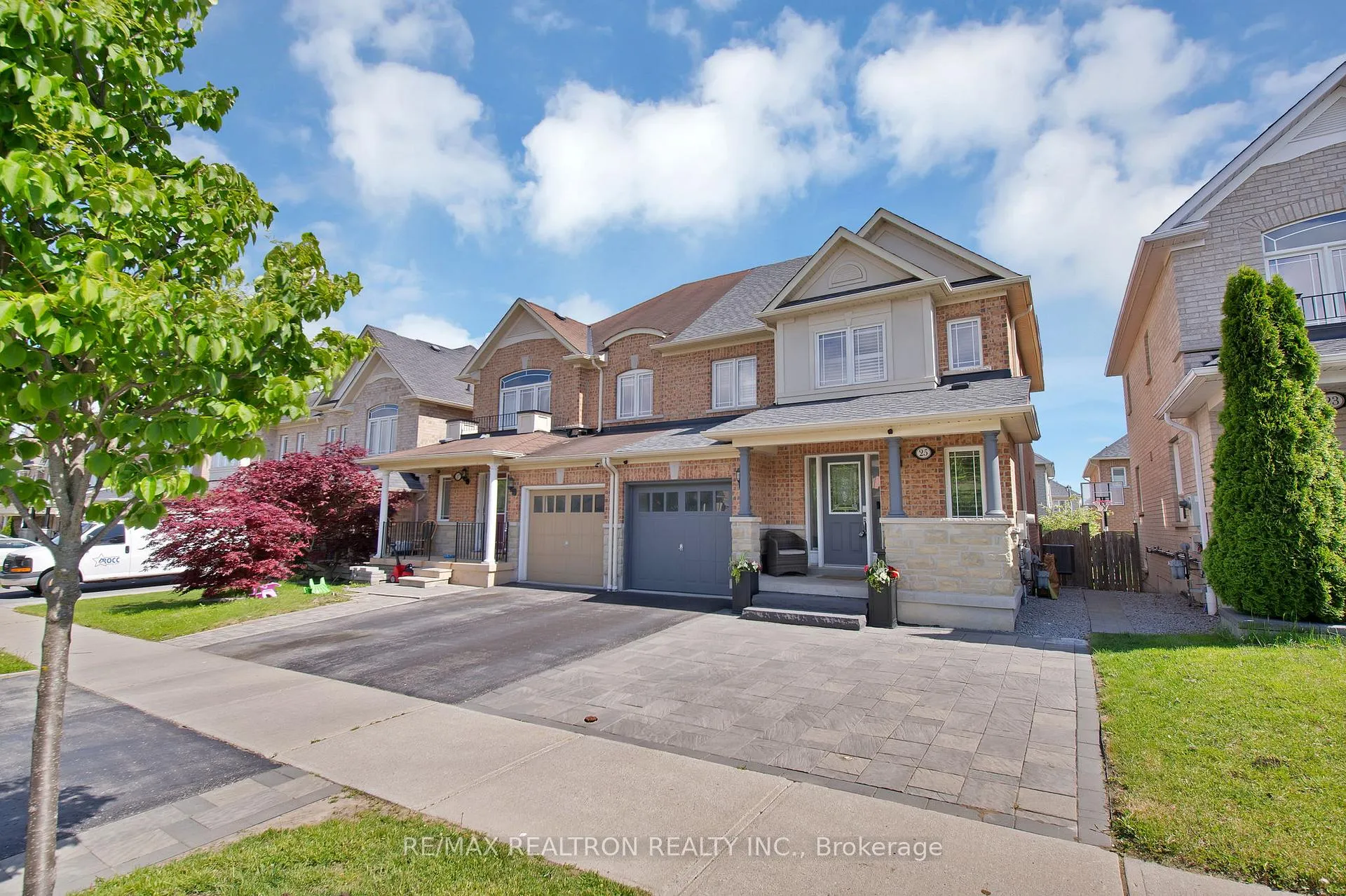 Photo 2 of 25 Barden Crescent, Ajax, Northeast Ajax — HOMEH