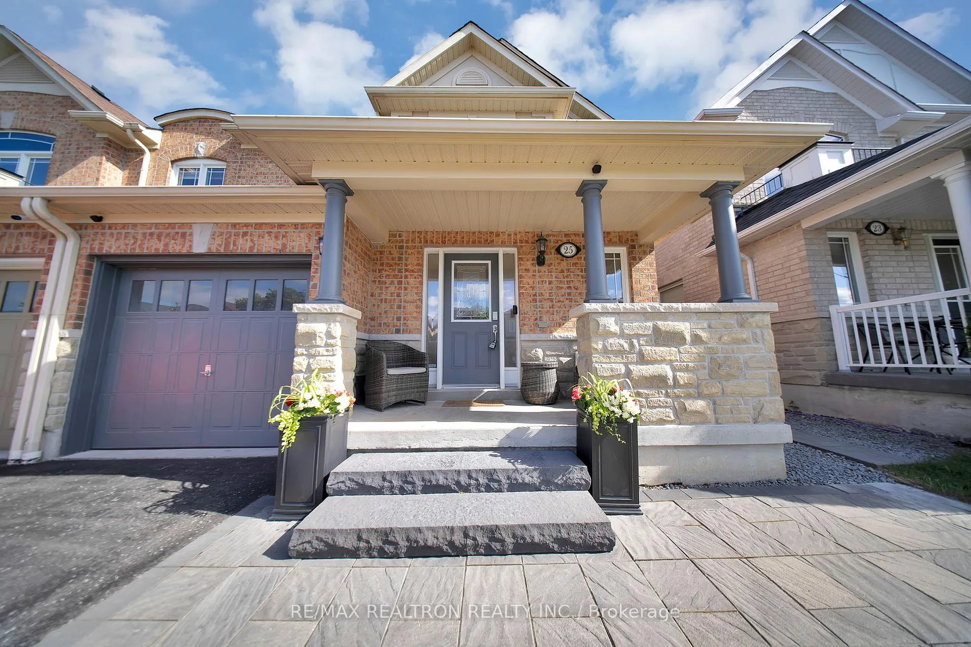 Photo 3 of 25 Barden Crescent, Ajax, Northeast Ajax — HOMEH