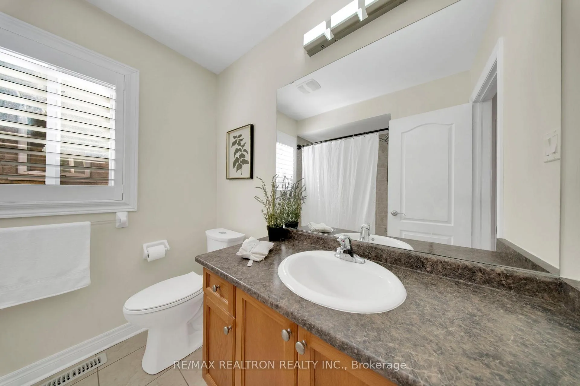 Photo 32 of 25 Barden Crescent, Ajax, Northeast Ajax — HOMEH
