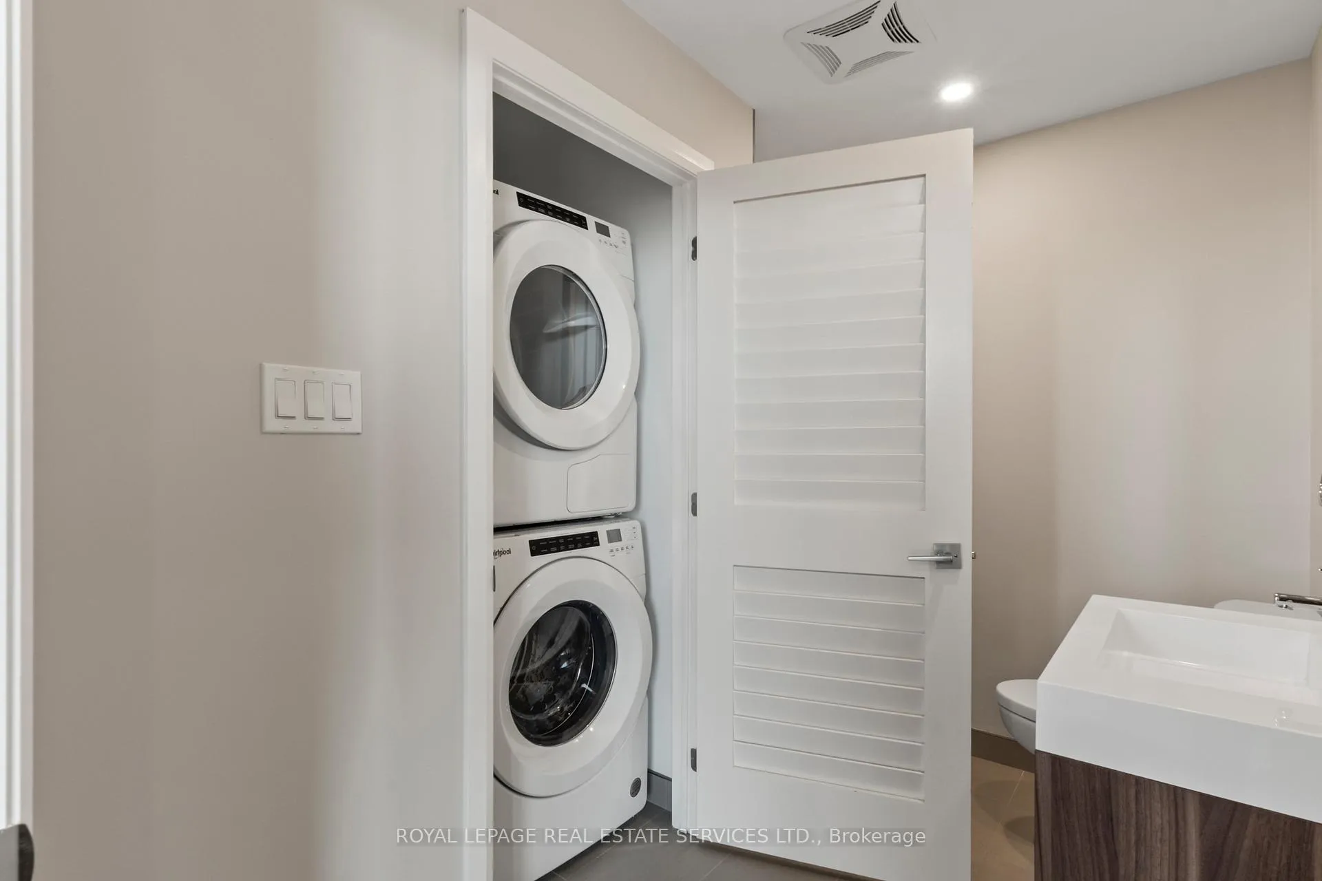 Photo 3 of Unit 610, 195 Hunter Street E, Peterborough, Ashburnham Ward 4 — HOMEH