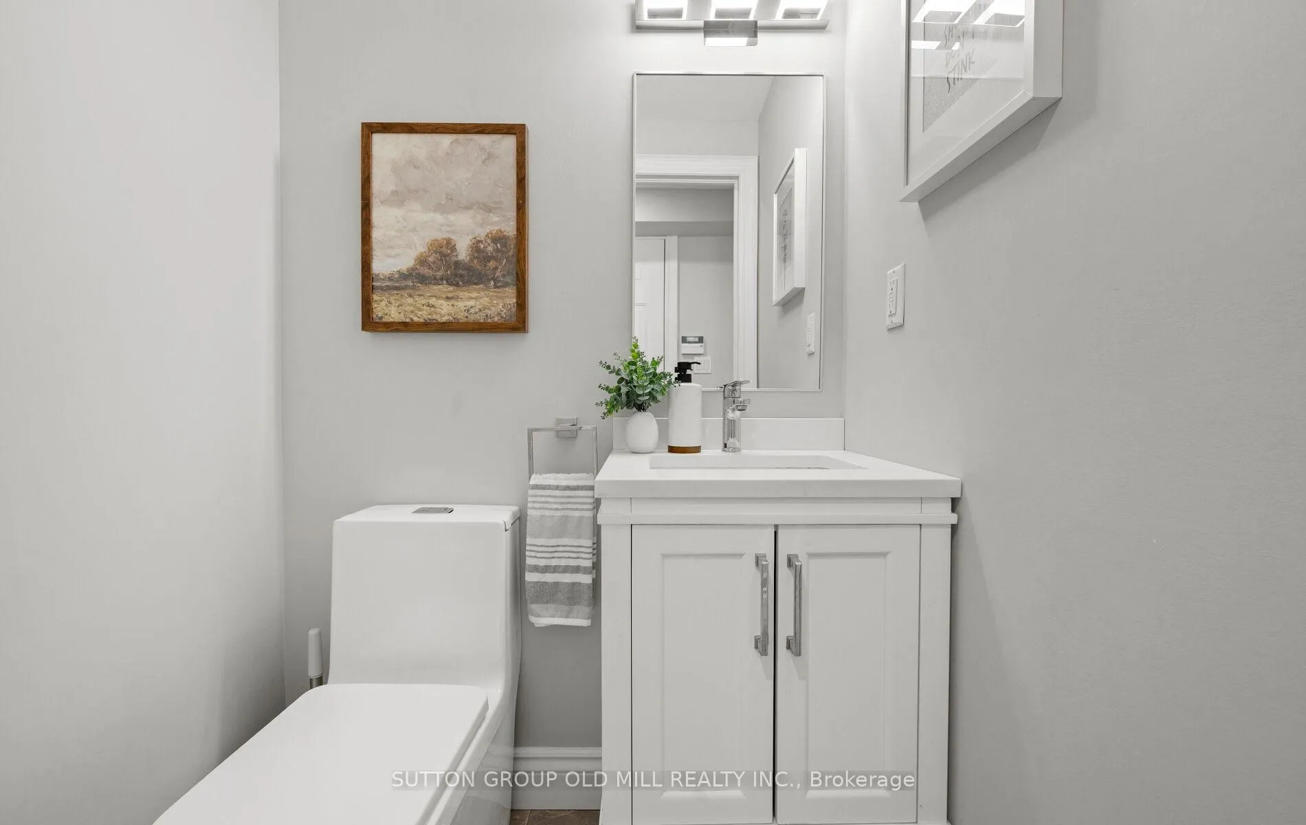 Photo 4 of 36 Clockwork Lane, Etobicoke, Stonegate-Queensway — HOMEH