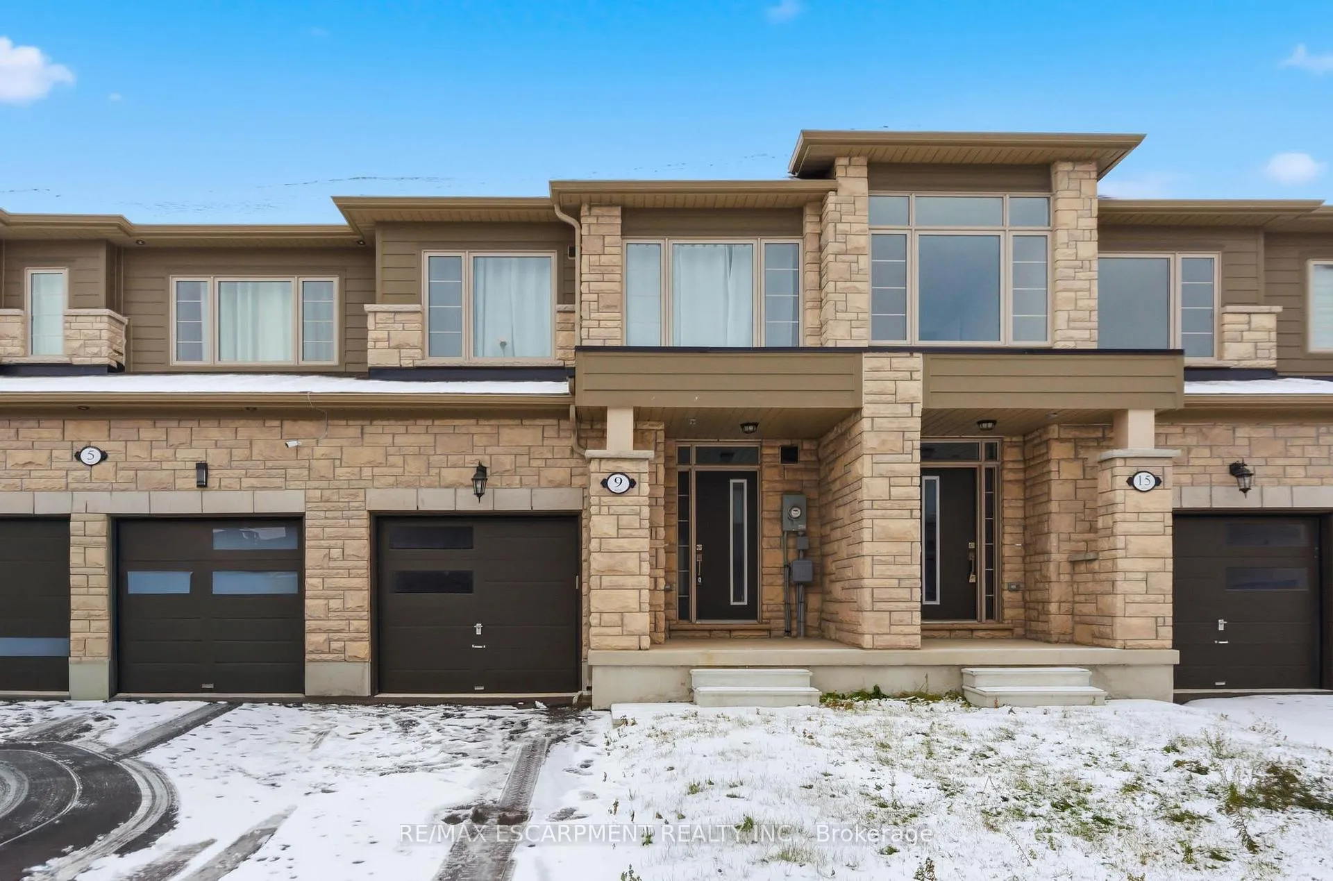 Photo 3 of 9 Admiral Road, Welland, Hwy 406/Welland — HOMEH