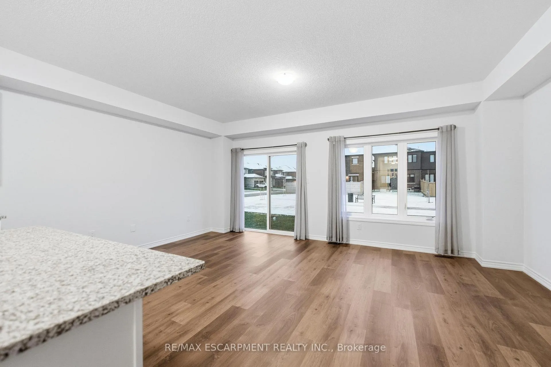 Photo 7 of 9 Admiral Road, Welland, Hwy 406/Welland — HOMEH