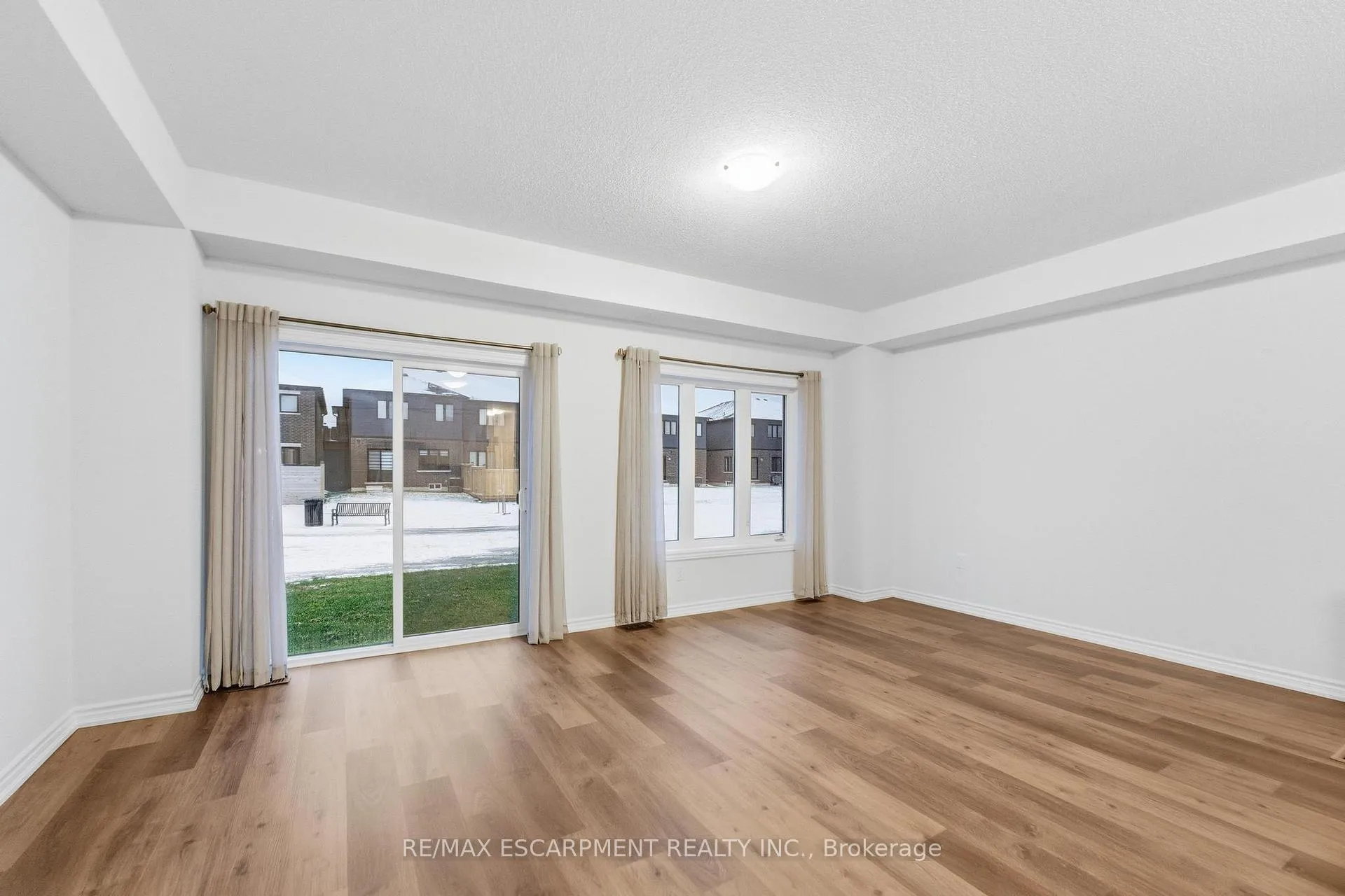 Photo 8 of 9 Admiral Road, Welland, Hwy 406/Welland — HOMEH