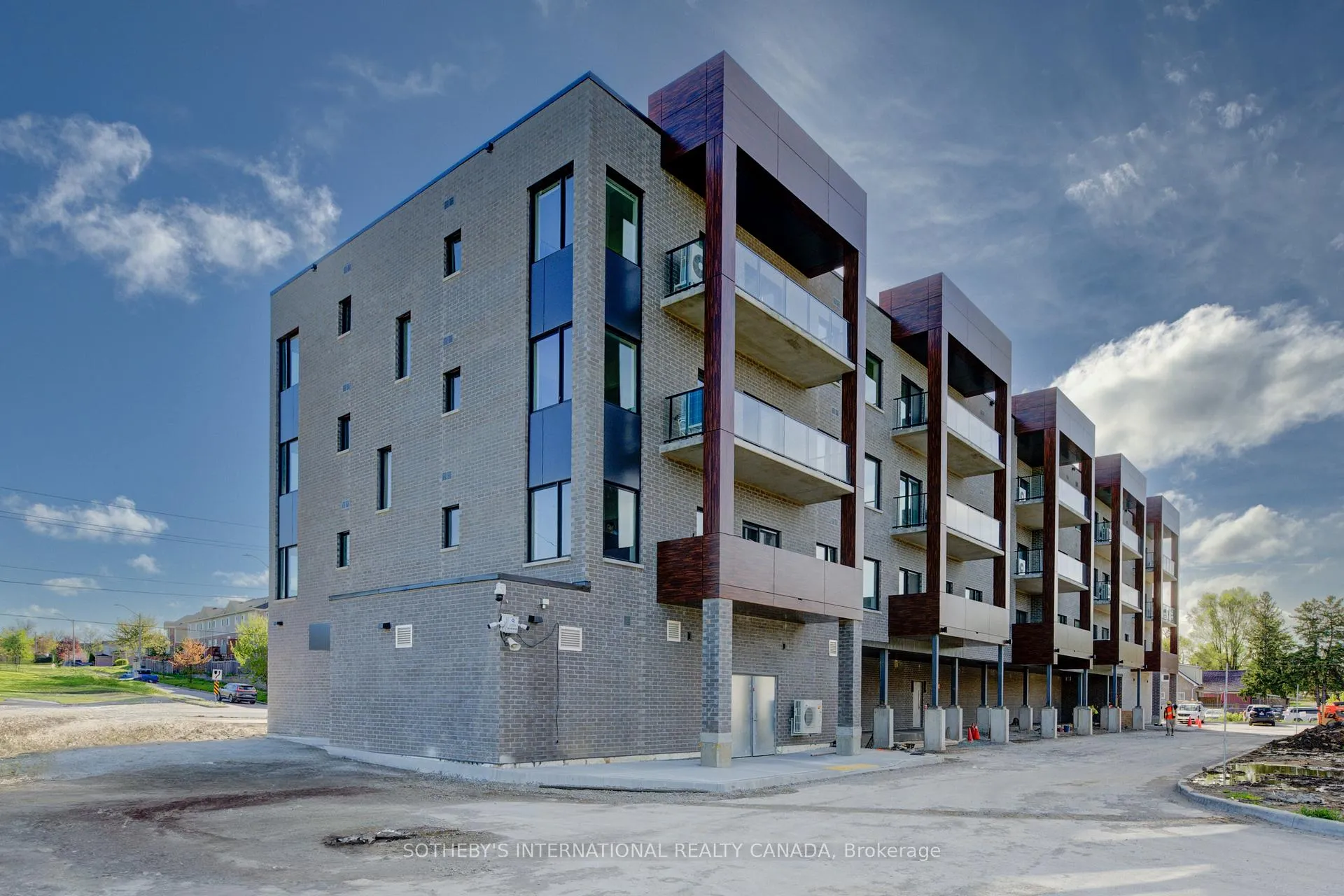 Front of Unit 303, 408 Dundas Street S