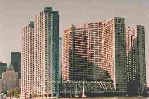 Front of Unit 823, 33 Harbour Square
