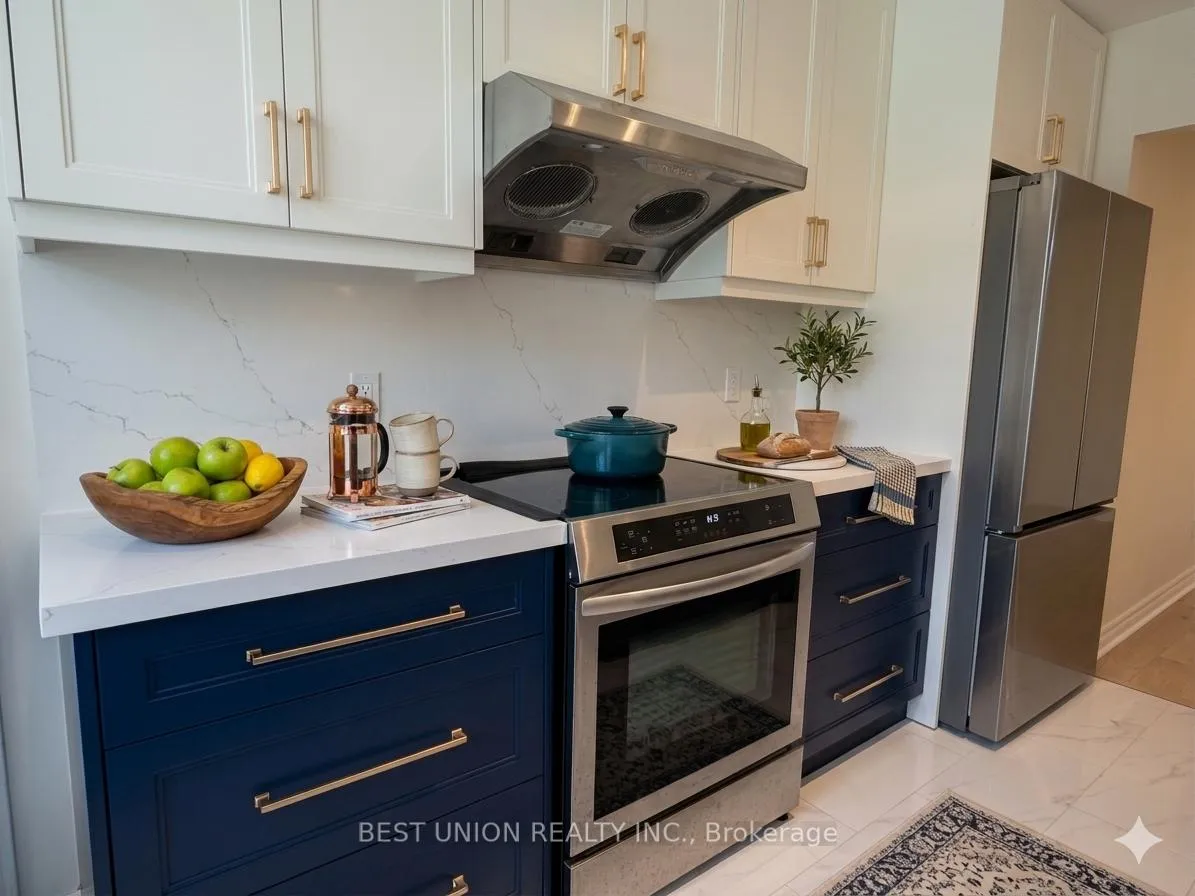 Photo 5 of 811 Grandview Way, North York, Willowdale East — HOMEH