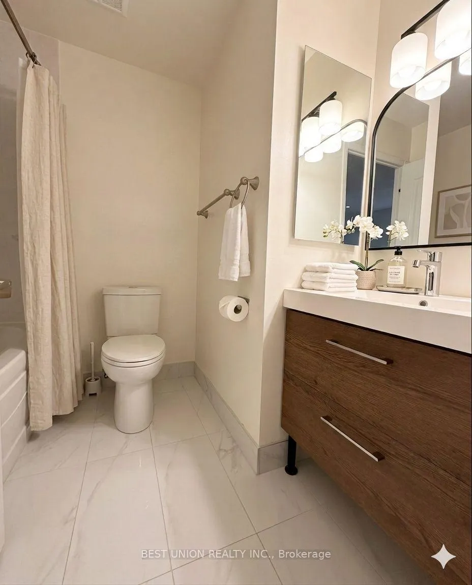 Photo 8 of 811 Grandview Way, North York, Willowdale East — HOMEH