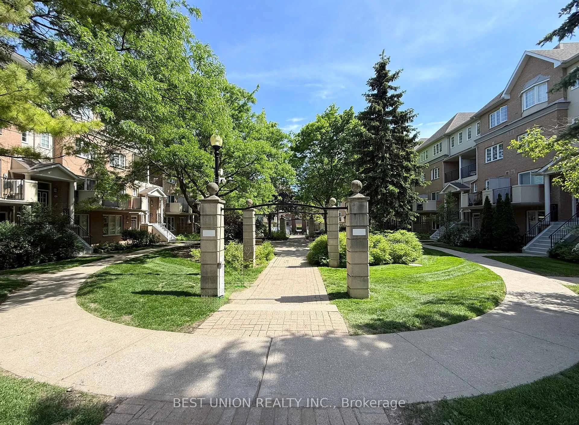 Photo 14 of 811 Grandview Way, North York, Willowdale East — HOMEH