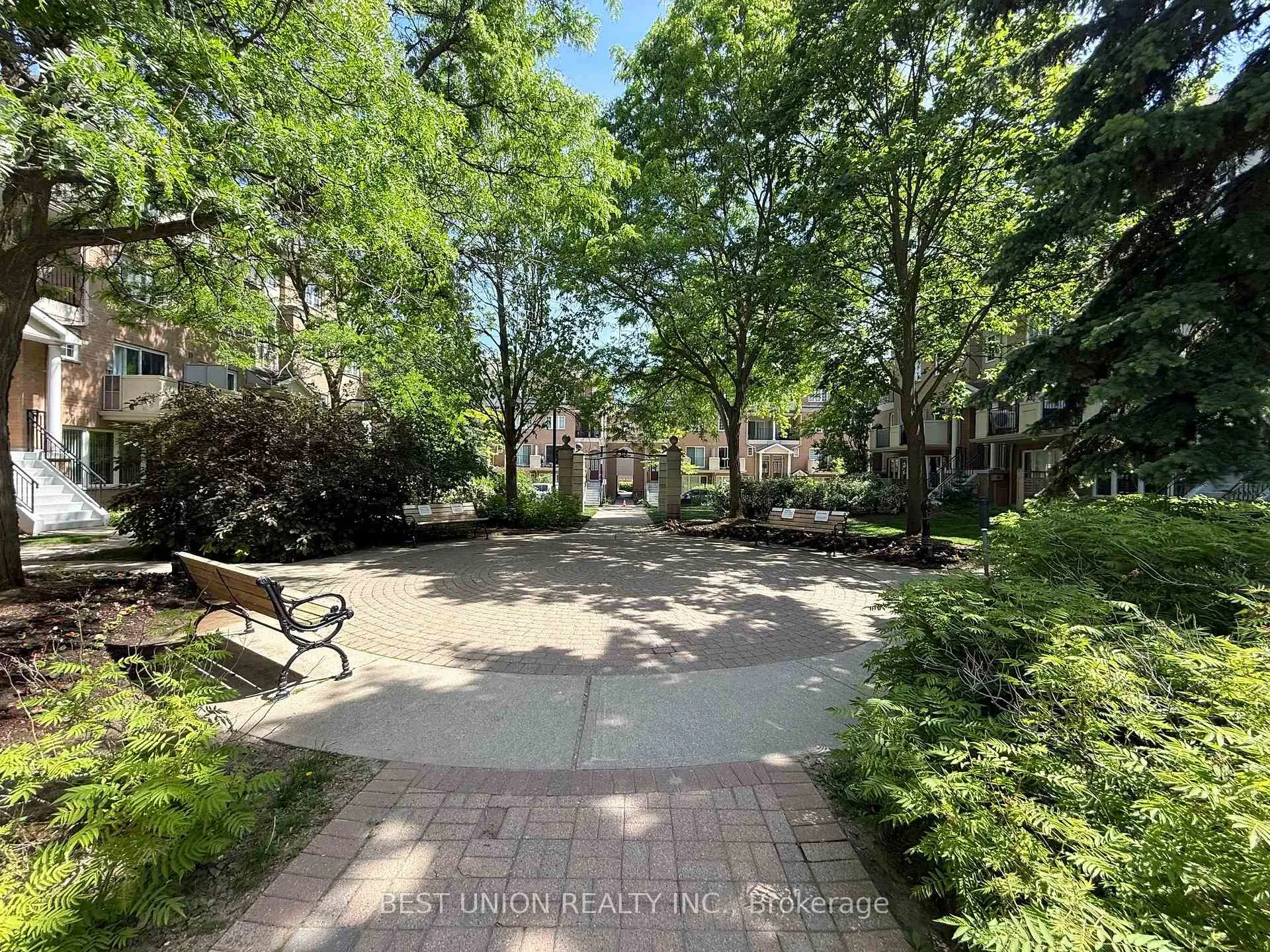 Photo 15 of 811 Grandview Way, North York, Willowdale East — HOMEH