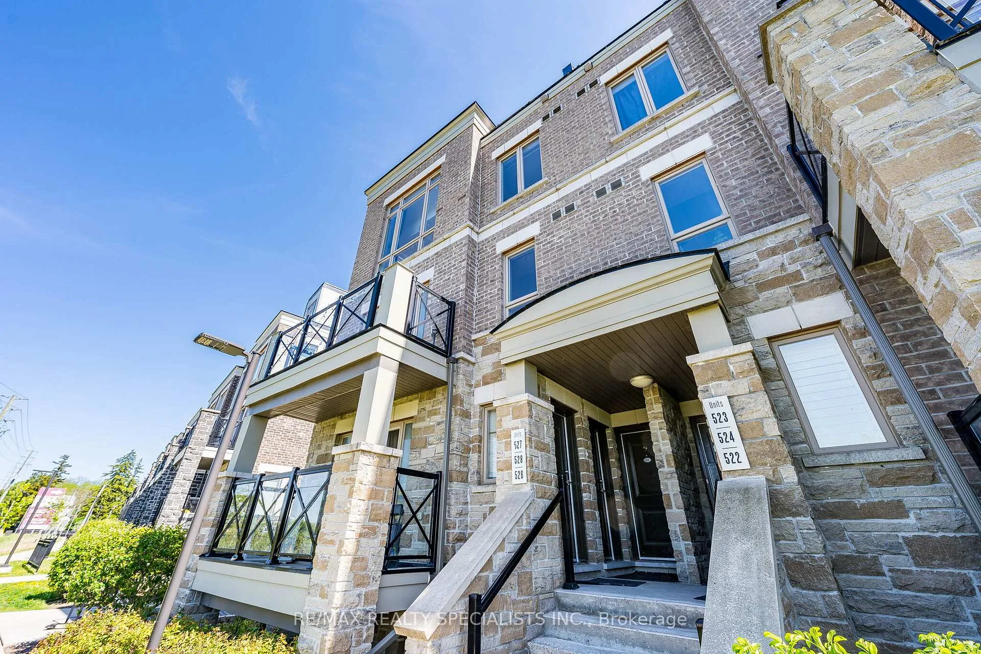 Photo 3 of Unit 527, 30 Dunsheath Way, Markham, Cornell — HOMEH