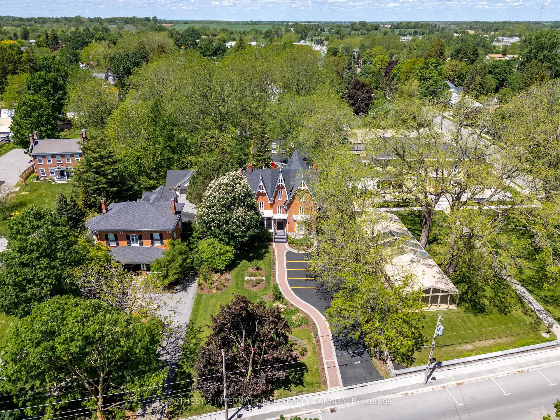Photo 4 of 343 Main Street E, Prince Edward County, Picton Ward — HOMEH
