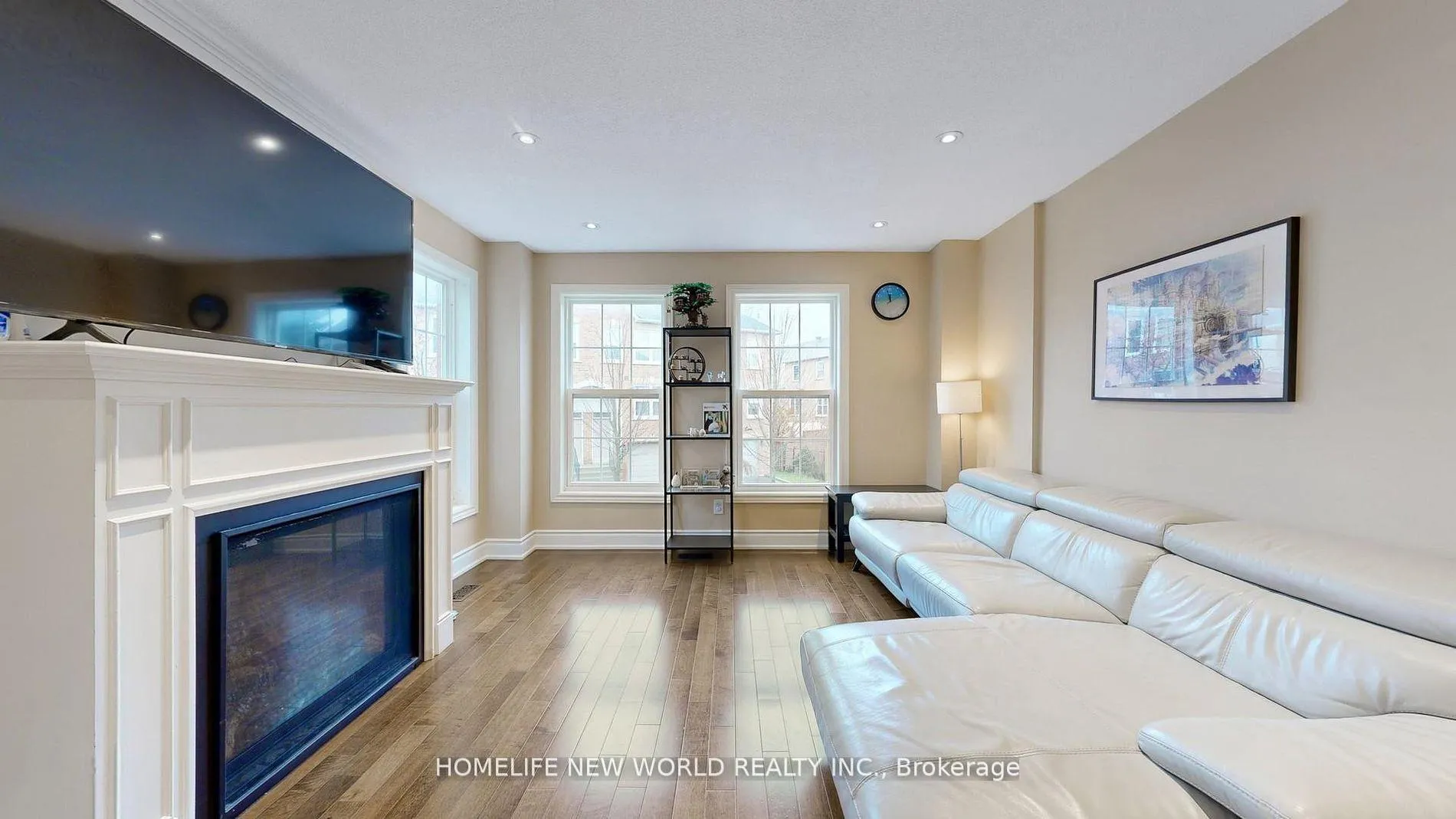 Photo 4 of Unit 20, 52 Wyatt Lane, Aurora, Bayview Wellington — HOMEH