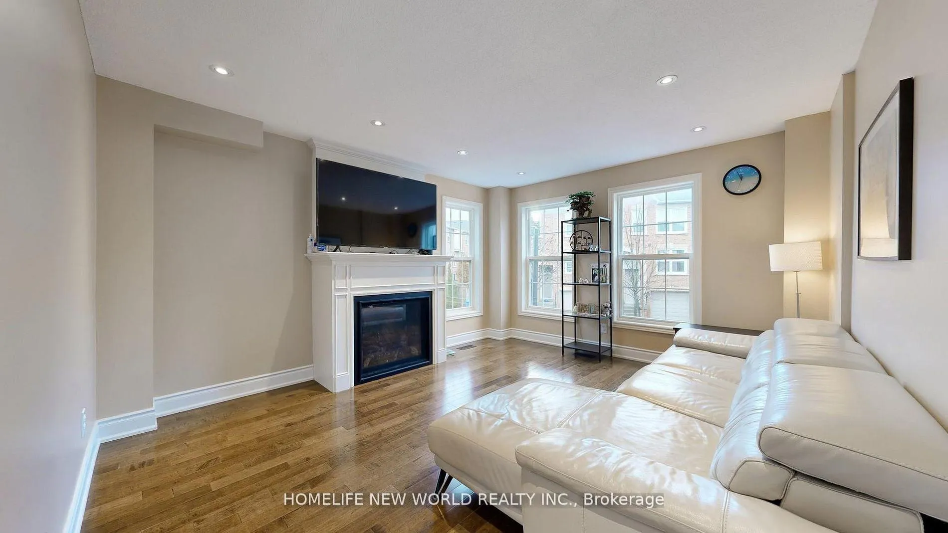 Photo 5 of Unit 20, 52 Wyatt Lane, Aurora, Bayview Wellington — HOMEH